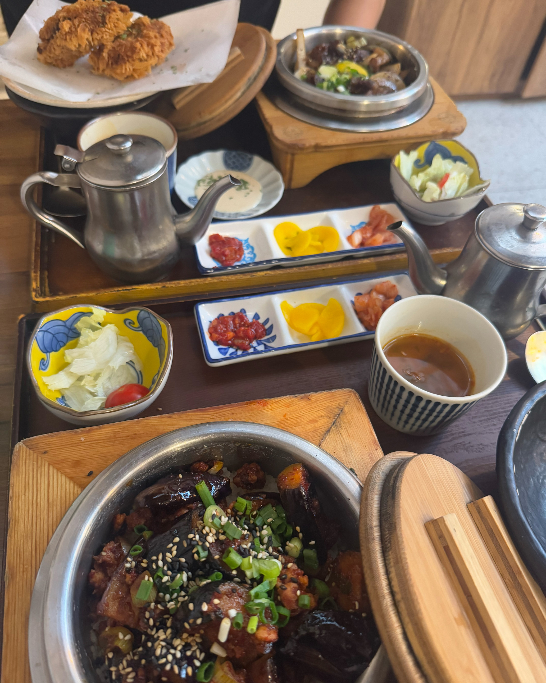 한국인 입맛에 딱이에요!ㅎㅎ 솥밥 하면 삼삼하고 건강식 느낌이 드는데 자극적인 음식이 좋다