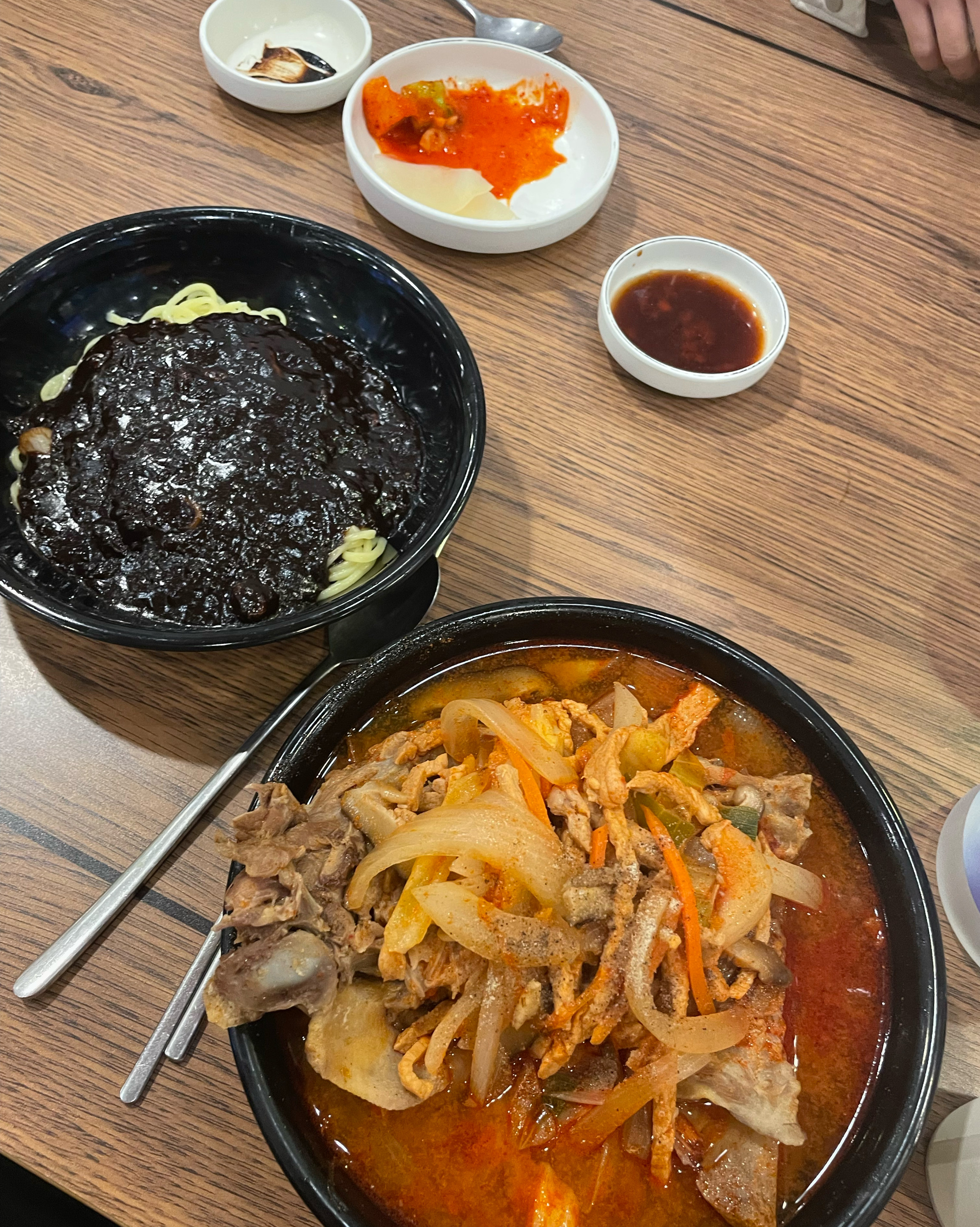 생각보다 양도 많고 뼈가 엄청커요! - 구월동 맛집 왕뼈각