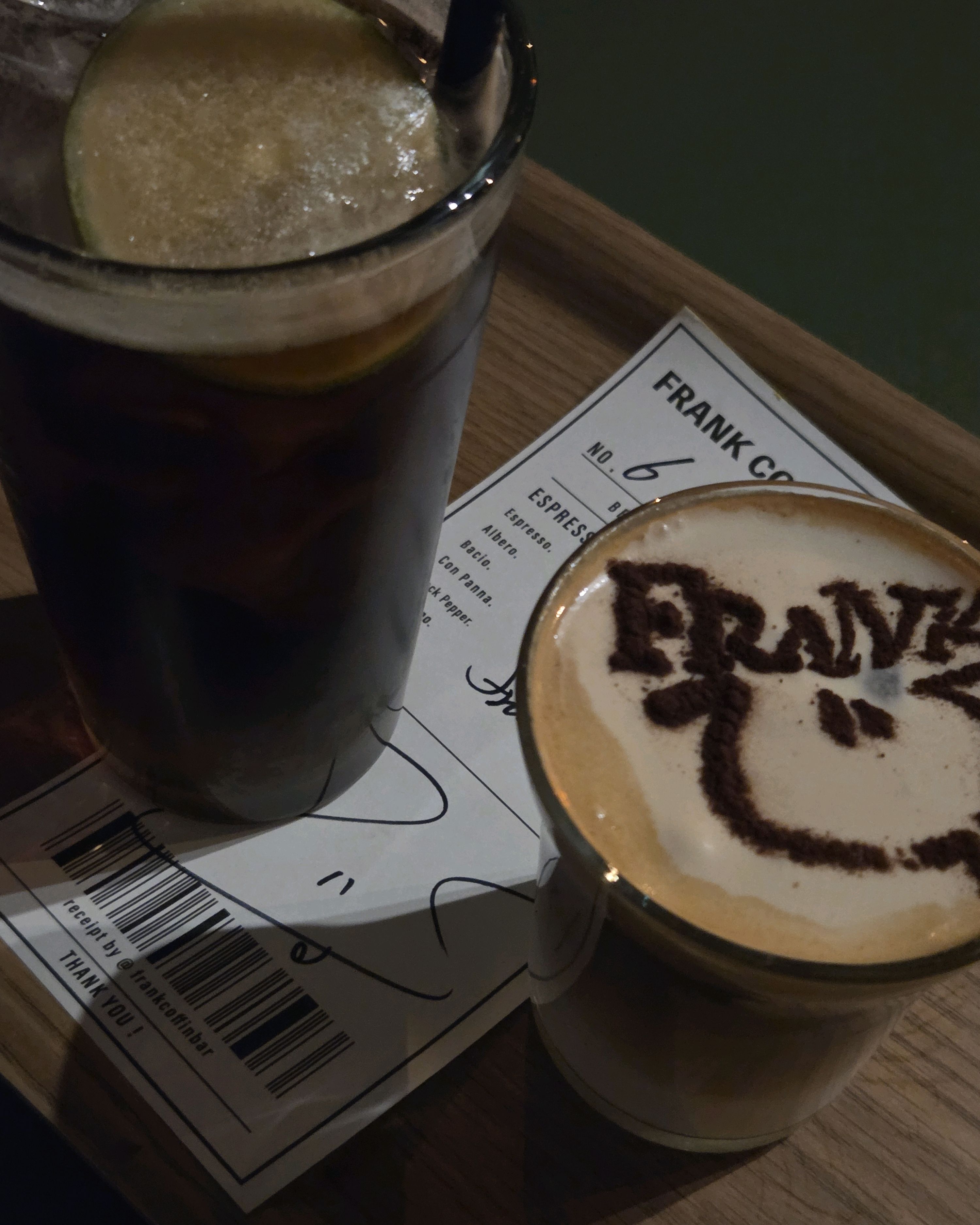 프랭크커피 되게 귀엽고 아늑해요 냄새도좋고 분위기도 좋고 카공하기도 좋은거같아요 - 대전 맛집 프랭크커핀바 대전둔산점