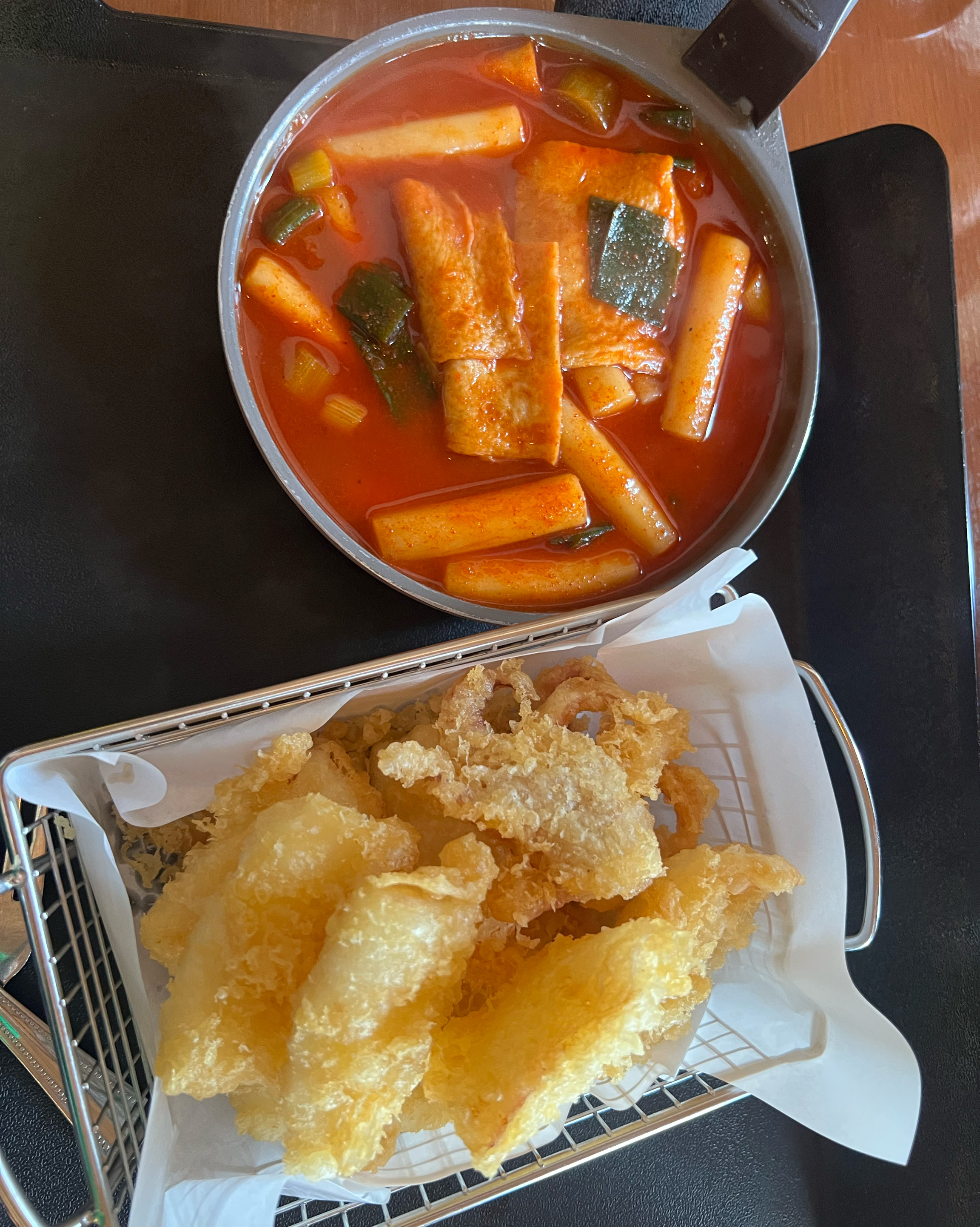후기가 너무 좋아 기대하고 왔는데 한치튀김이 부드럽고 맛있네요! 웨이팅 있다고 들었는데 월