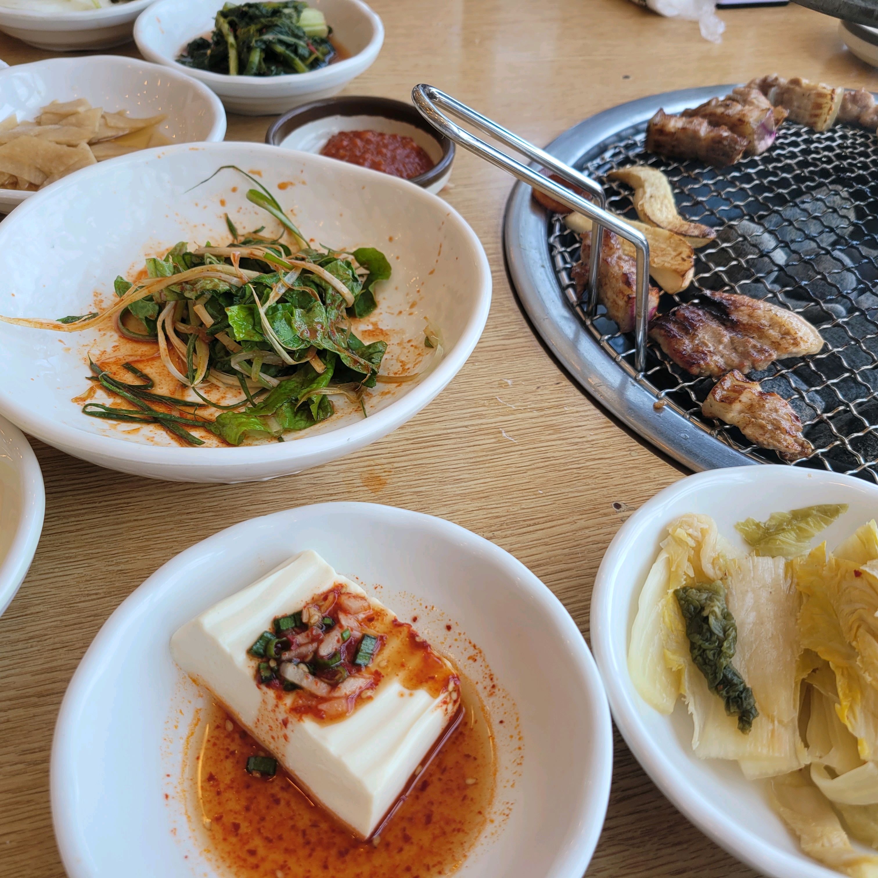 오랜만에 와도 변치않는 맛이예요. 고기 질이 굉장히 좋고 깔끔합니다. 직원분들도  친절하세