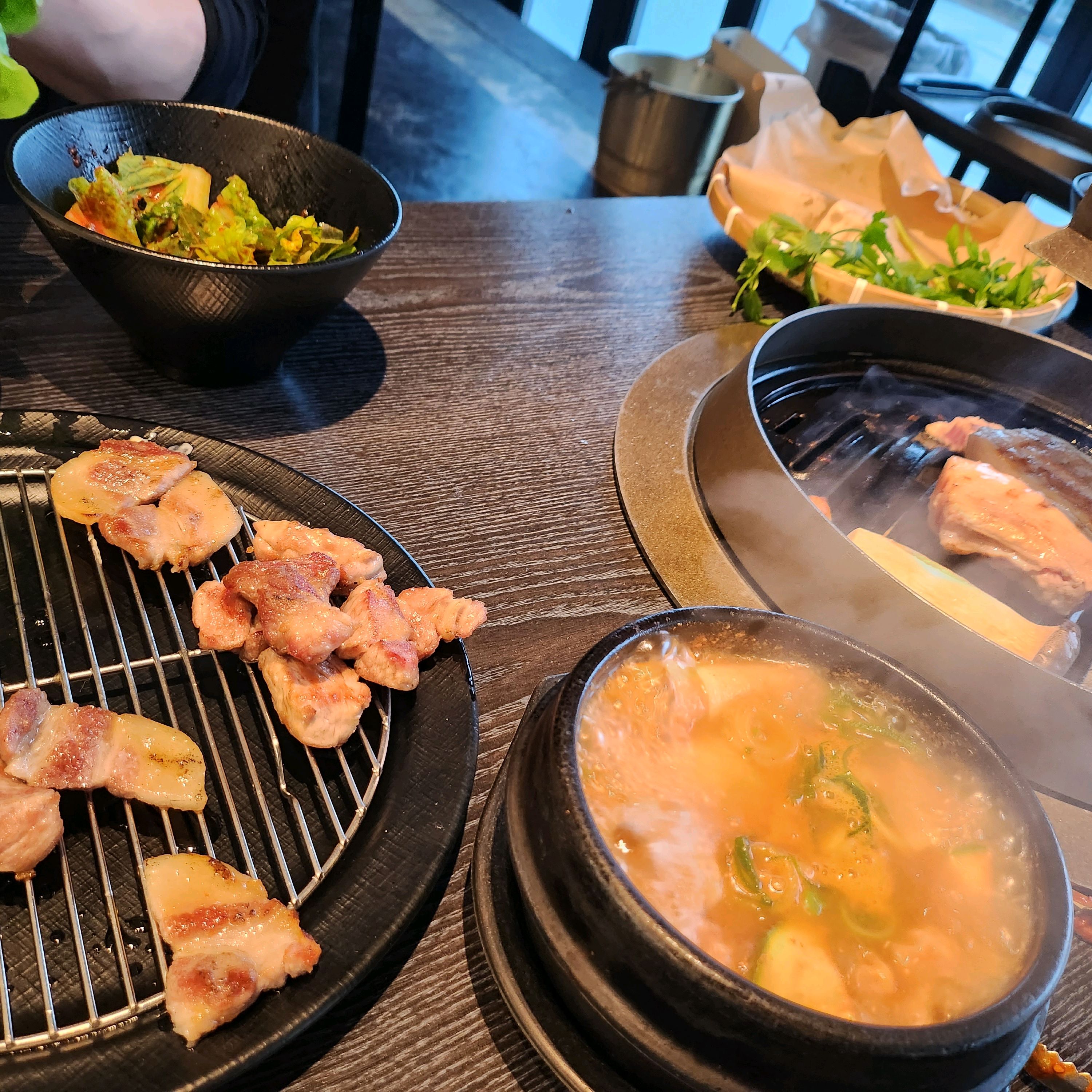 고기는 남이 구워주는게 젤 맛나요. - 제주 맛집 풍로 제주신화월드점