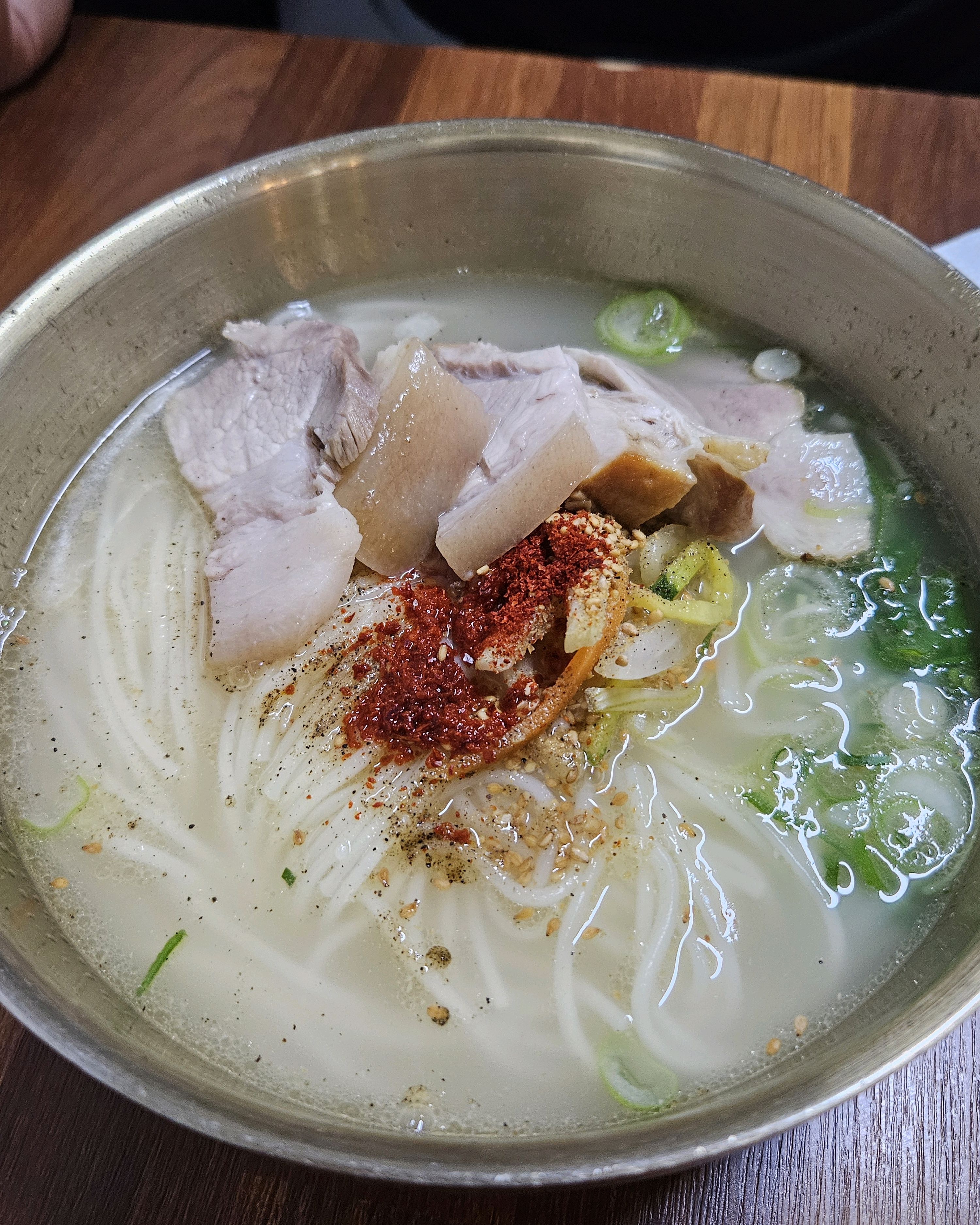진한맛이고 아이랑 맛있게 잘먹고 갑니다. - 제주 맛집 동문시장고기국수 금복식당