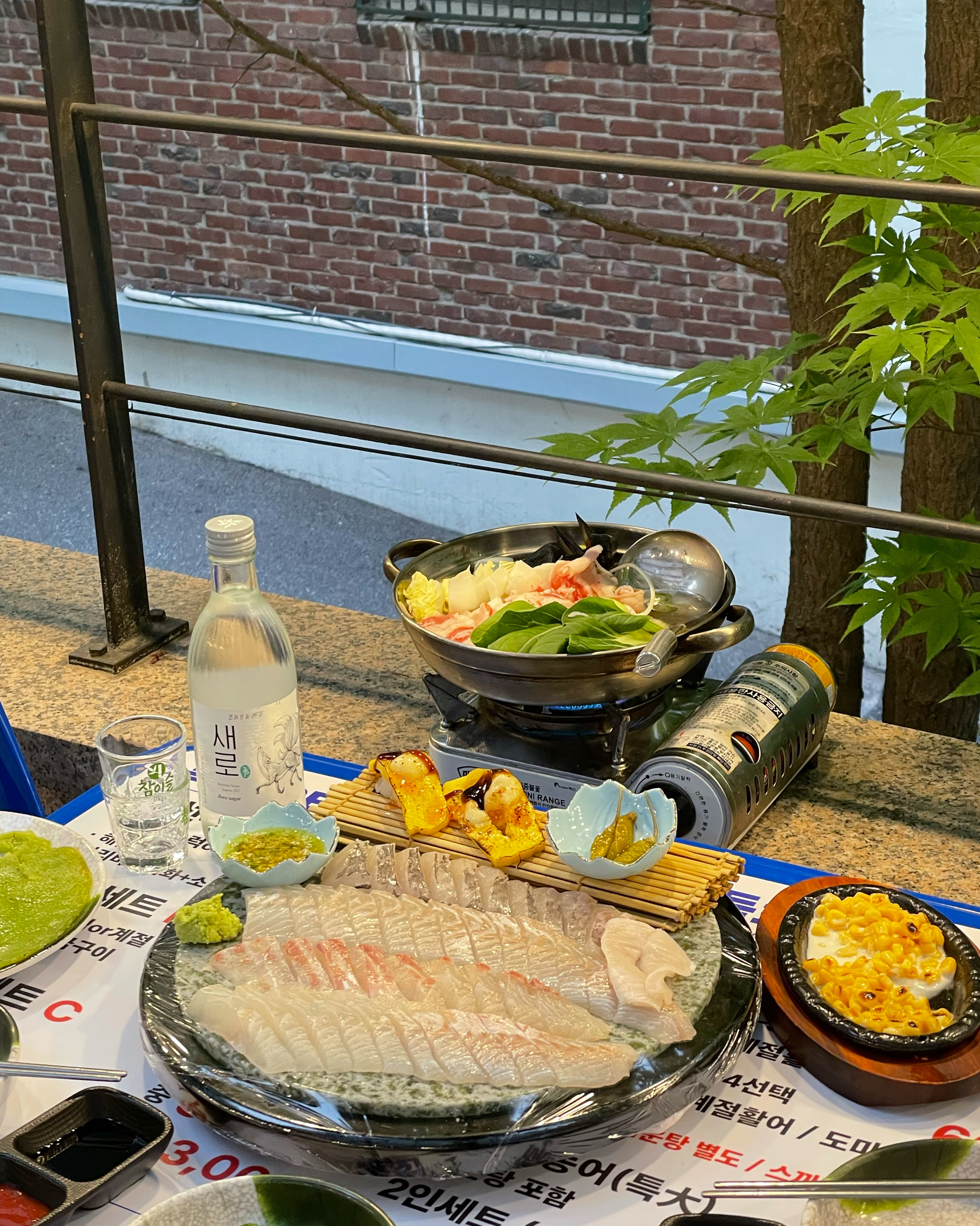 맛있는 숙성회와 야장의 감성을 챙길수 있는 가게! 아주 좋아용 같이 온 친구랑 같이 재방문