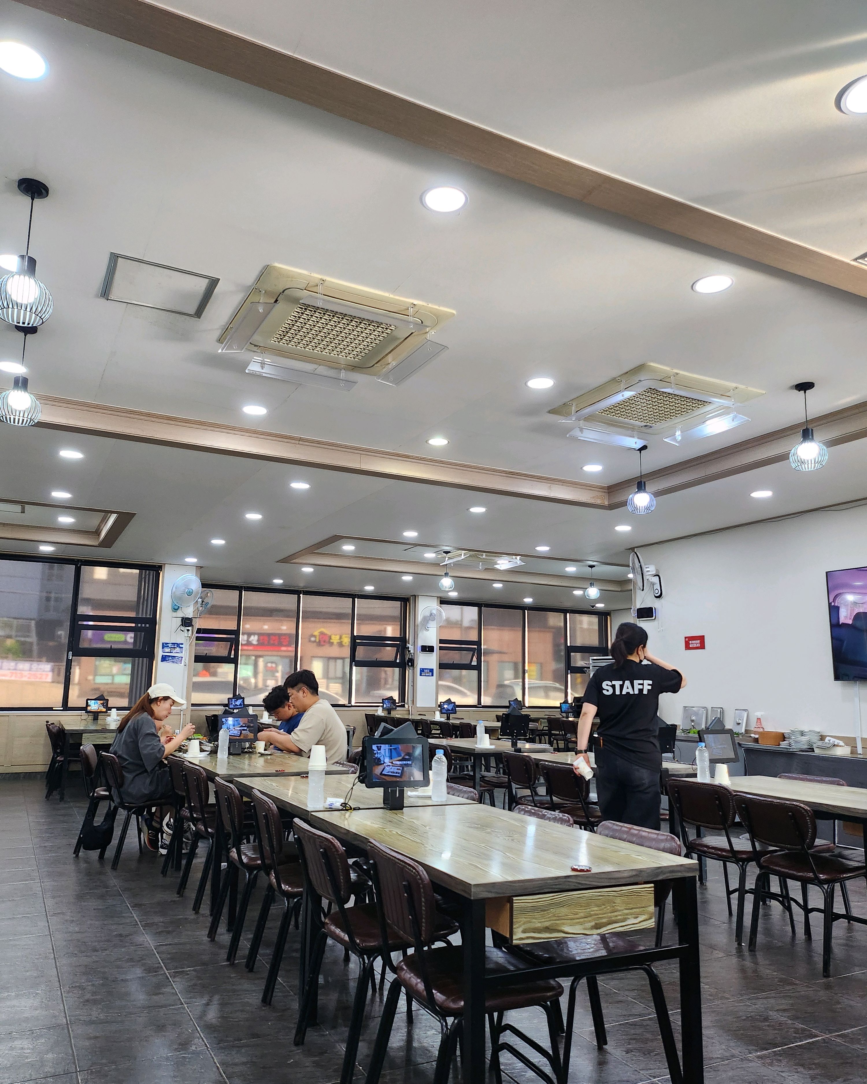 제주도오면 꼭오는곳입니다 - 제주 맛집 이춘옥원조고등어쌈밥 제주애월본점