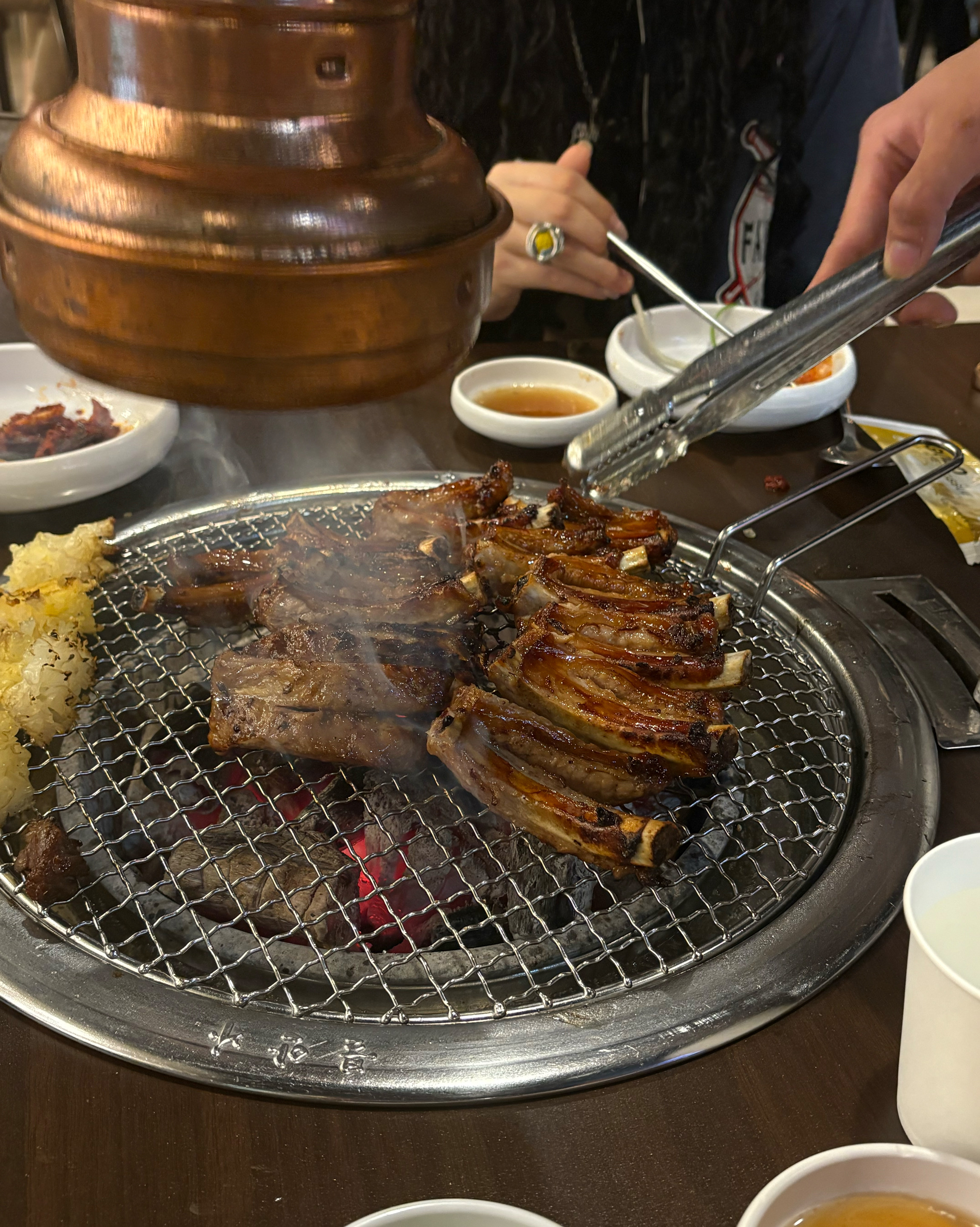 넘 맛있게 잘 먹었어요!! 갈비 양념도 맛있고 냉면이랑 된찌도 존맛입니다 추천합니다 ❤️ - 대구 맛집 본가숯불돼지갈비 수성못점