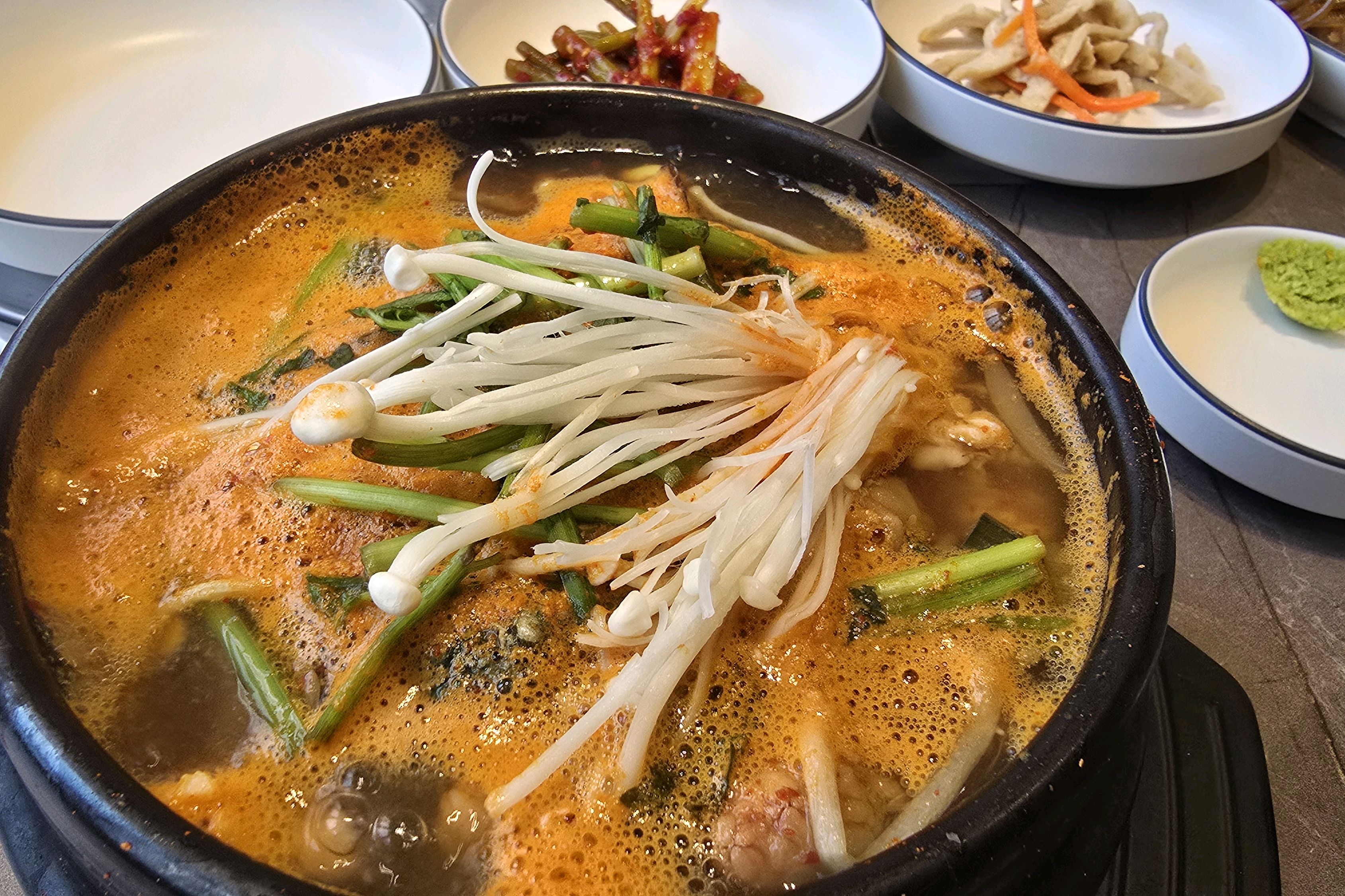 항상 메인메뉴만 먹다가 오늘은 식사메뉴로 도전했는데 - 대전 맛집 별주부해물찜탕