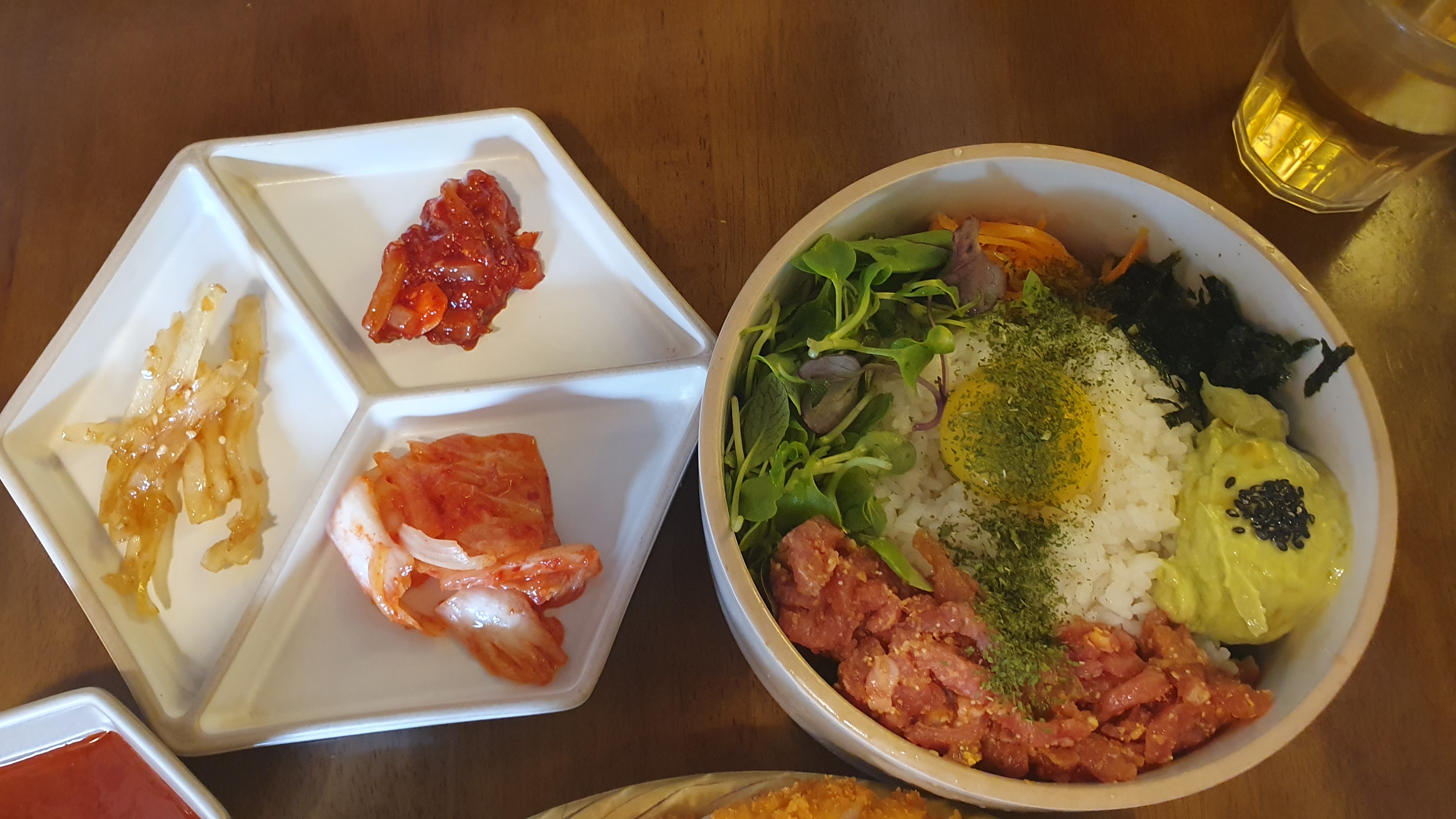 음식이 너무 예쁘고 정갈합니다. 아내랑 같이 왔는데 좋아하네요. 아직 먹지 않았지만 맛도최