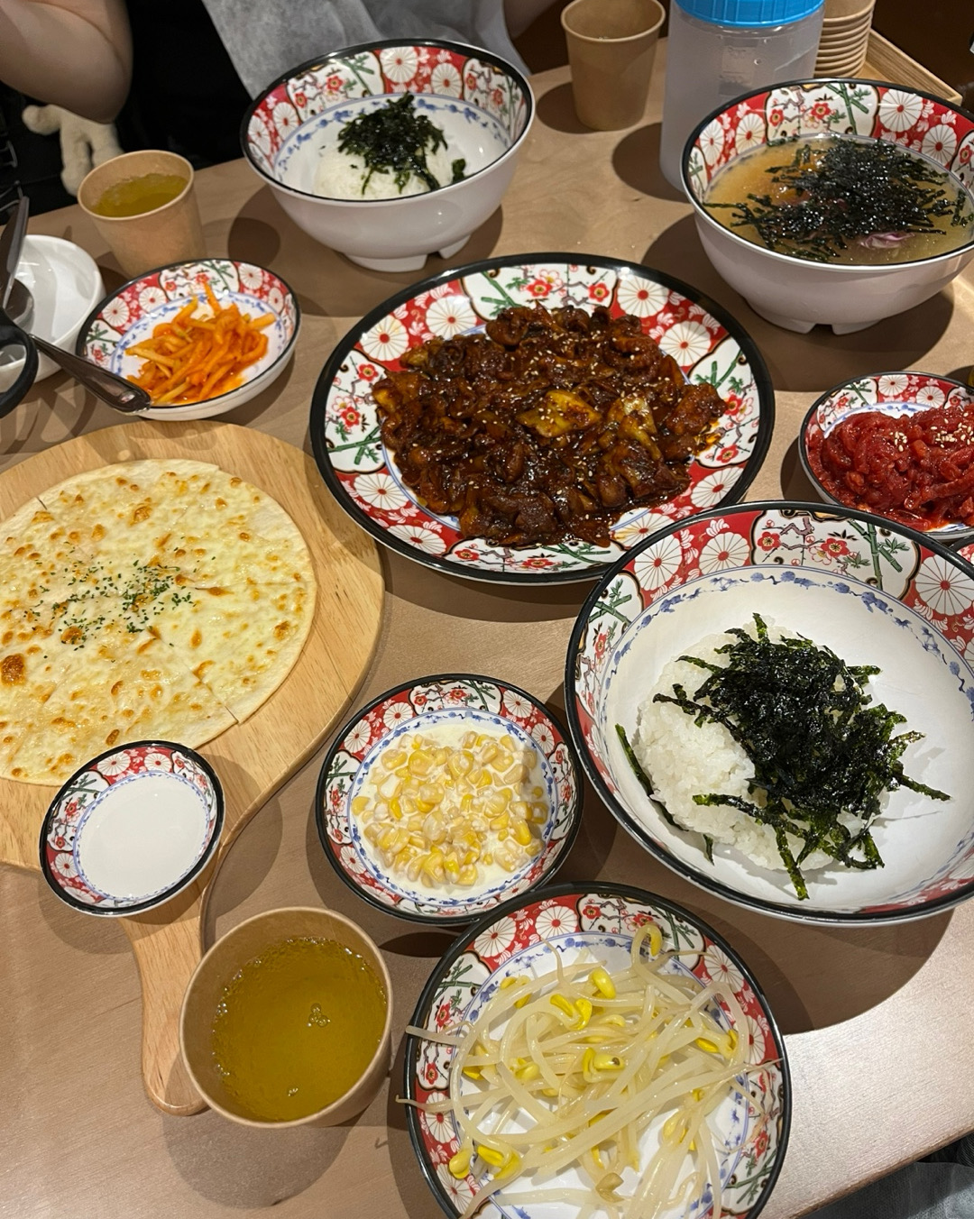 여기 양도 많고 가성비가 좋아요 직원분들도 너무 친절하시고 분위기도 조용하고 좋았어요 친구