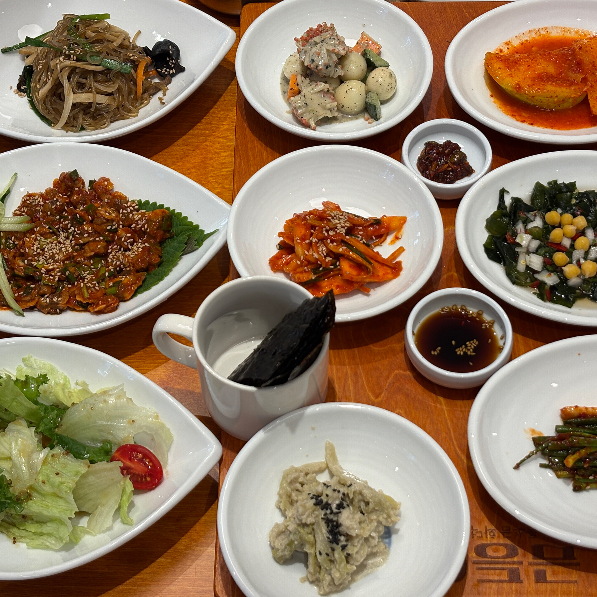 반찬가짓수도 많고 - 대구 맛집 금등어 달서구 직영점