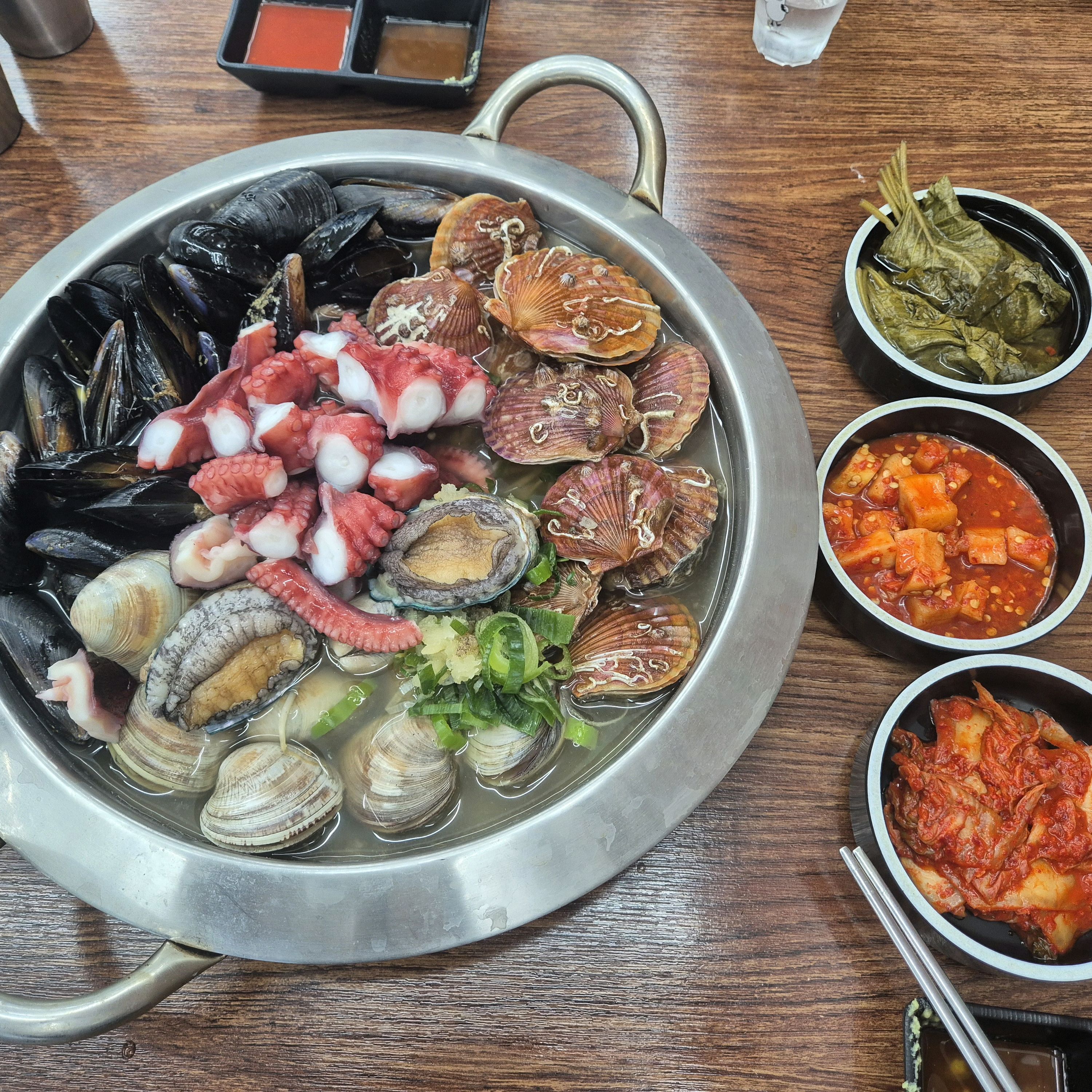 깨끗하고 친절하고 가성비 좋구.손질 다 해주시니 아주 굿입니다.부산여행에 좋은 추억 과 맛