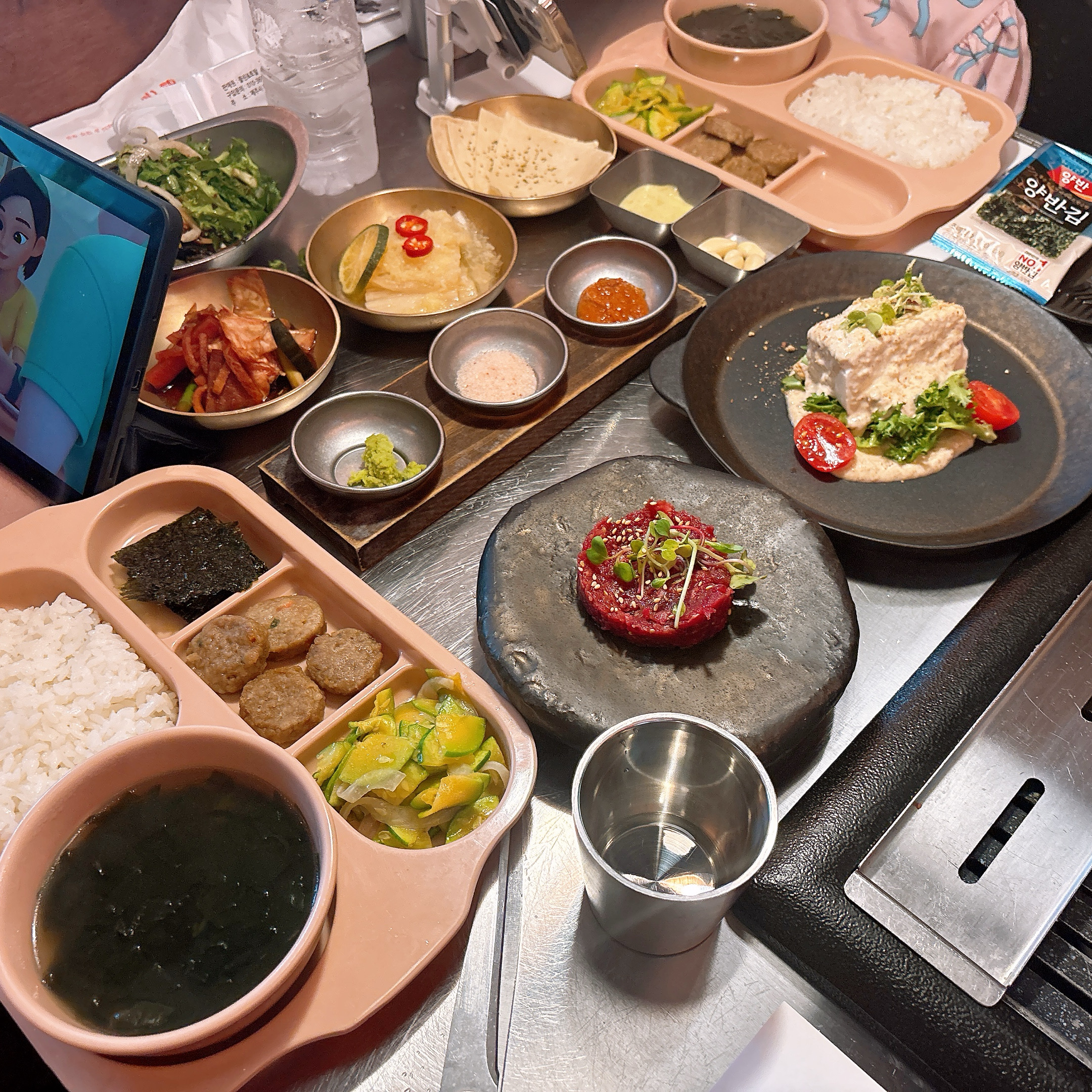 제주도 여행왔는데 분위기 좋은 곳 찾다 방문했어요~ 친절하고 고기 맛도 좋아요~ - 제주 맛집 별돈별 중문 본점