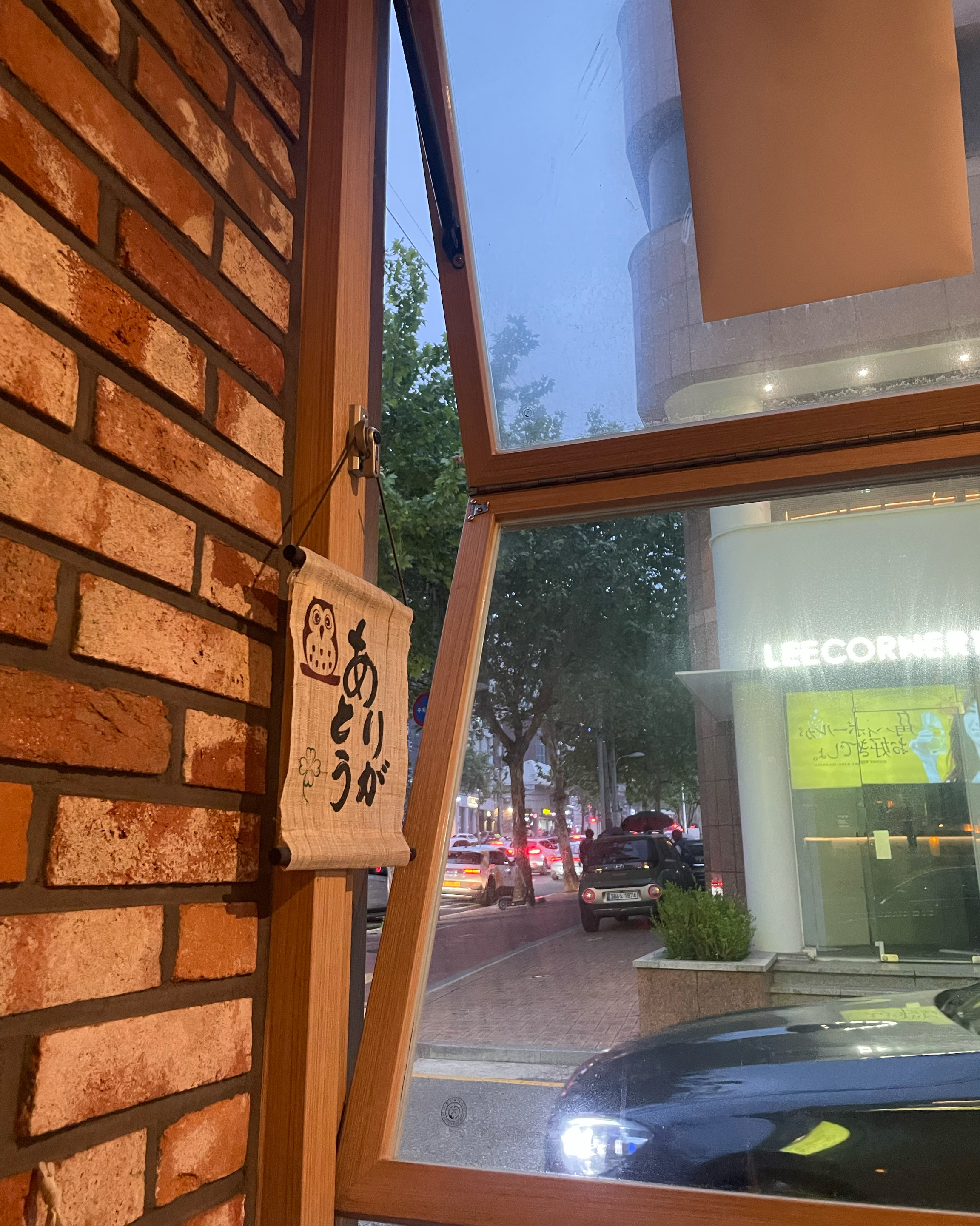 분위기도 좋고 쾌적하고 오래 있기도 좋을 거 같다 - 홍대 맛집 이자카야 타키 합정점