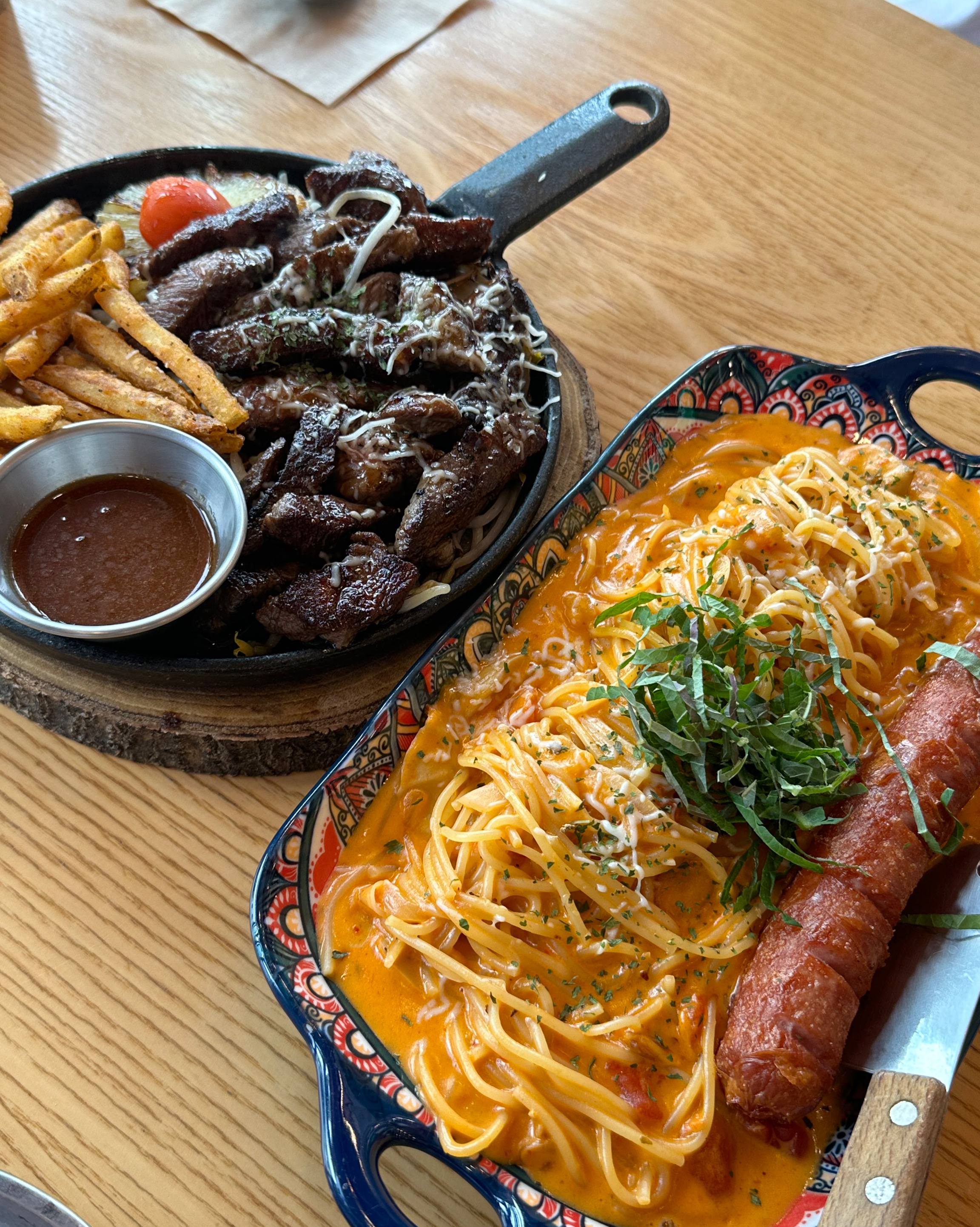 기대 이상으로 맛있었어요. 고기도 너무 부드럽고 입에서 살살 녹네요~ 로제파스타도 약간 매
