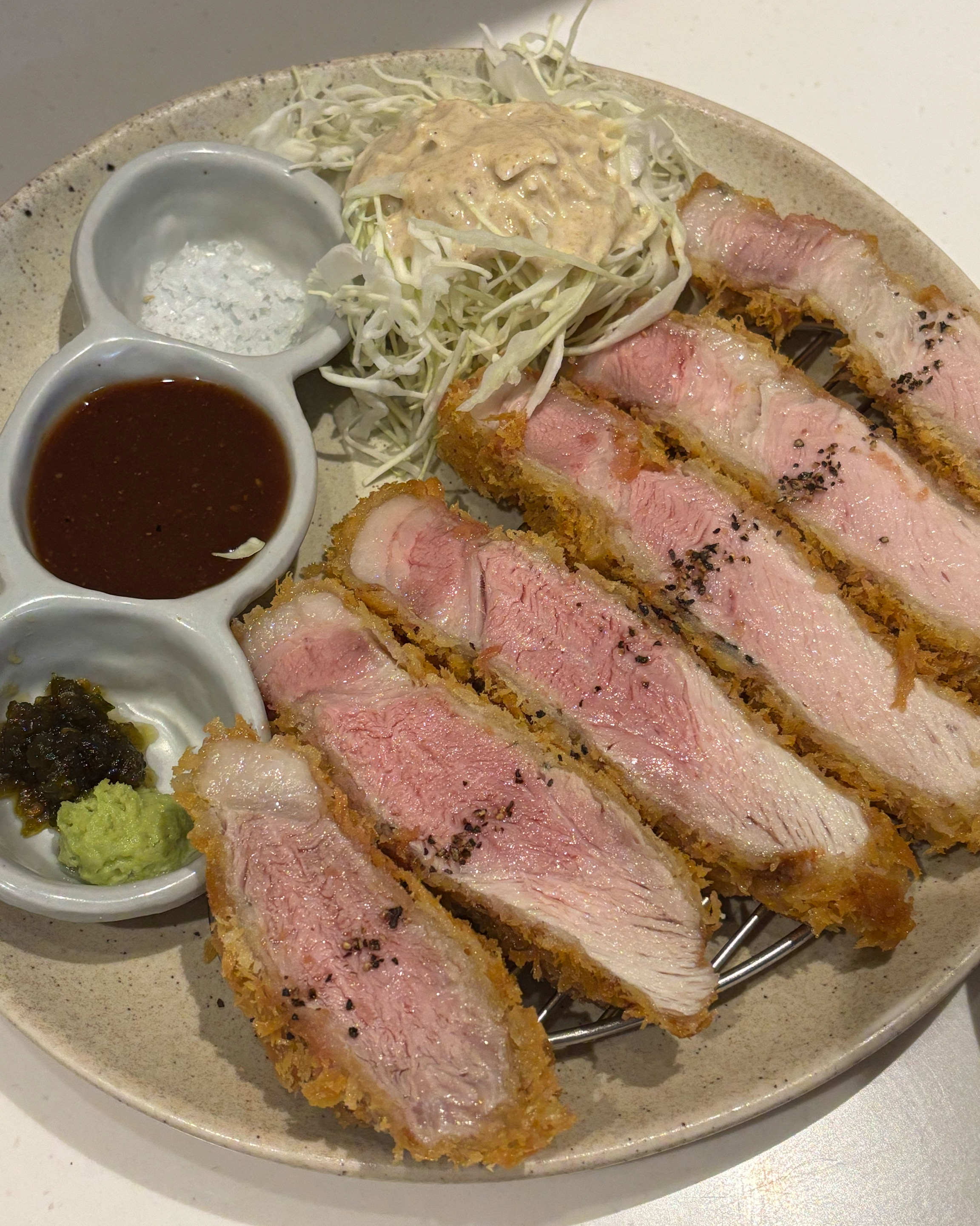 훈연향이 너무좋거 마싯어용 안먹어본맛이에요 담에 또올거같아요 카레는 카레맛이에용 야채가 맛