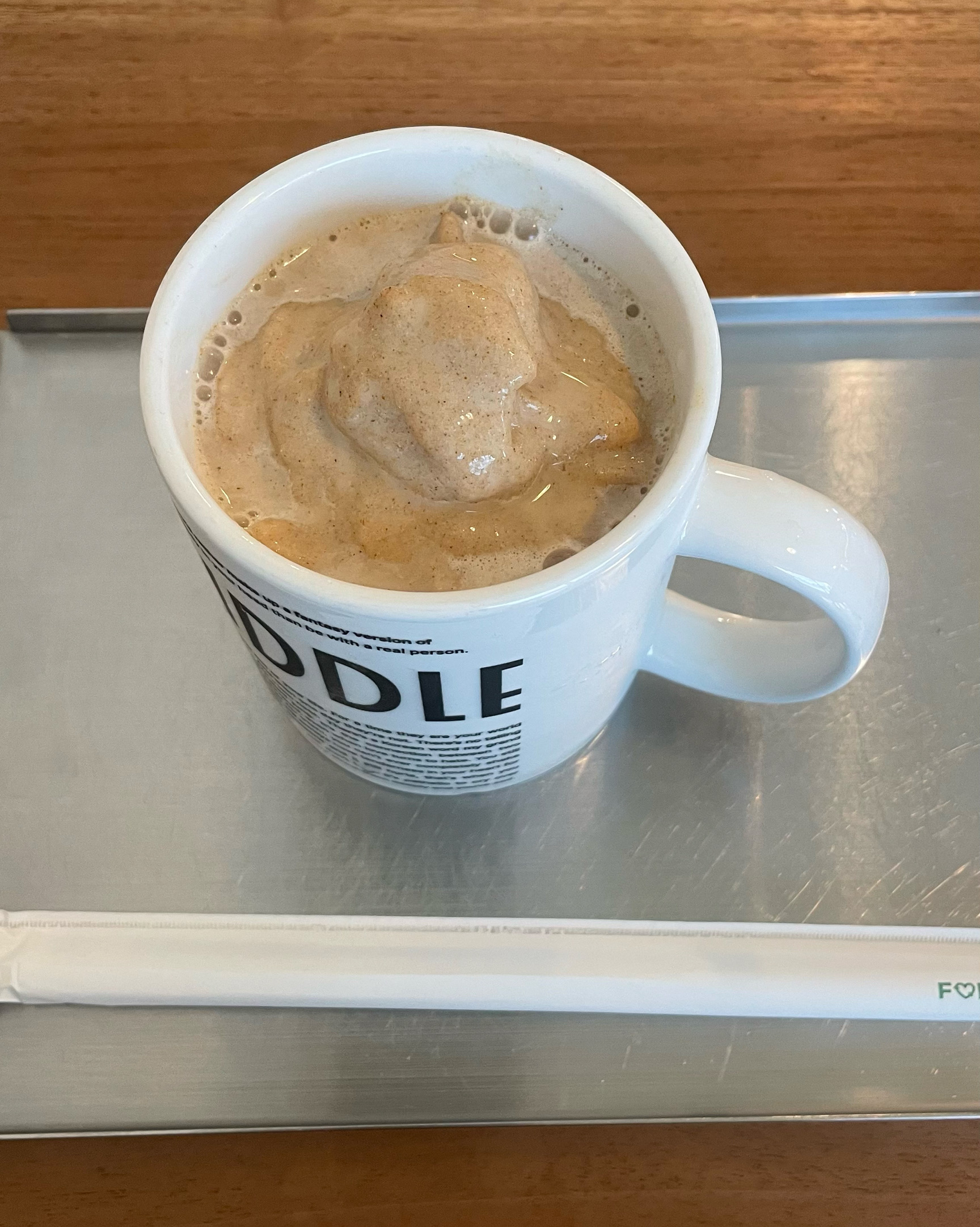 맛있어보이는 신기한 메뉴들도 많고, 궁동 카페인데 좌석 많고 넓어서 좋아요!! - 대전 맛집 미들슬로우 커피하우스 궁동점