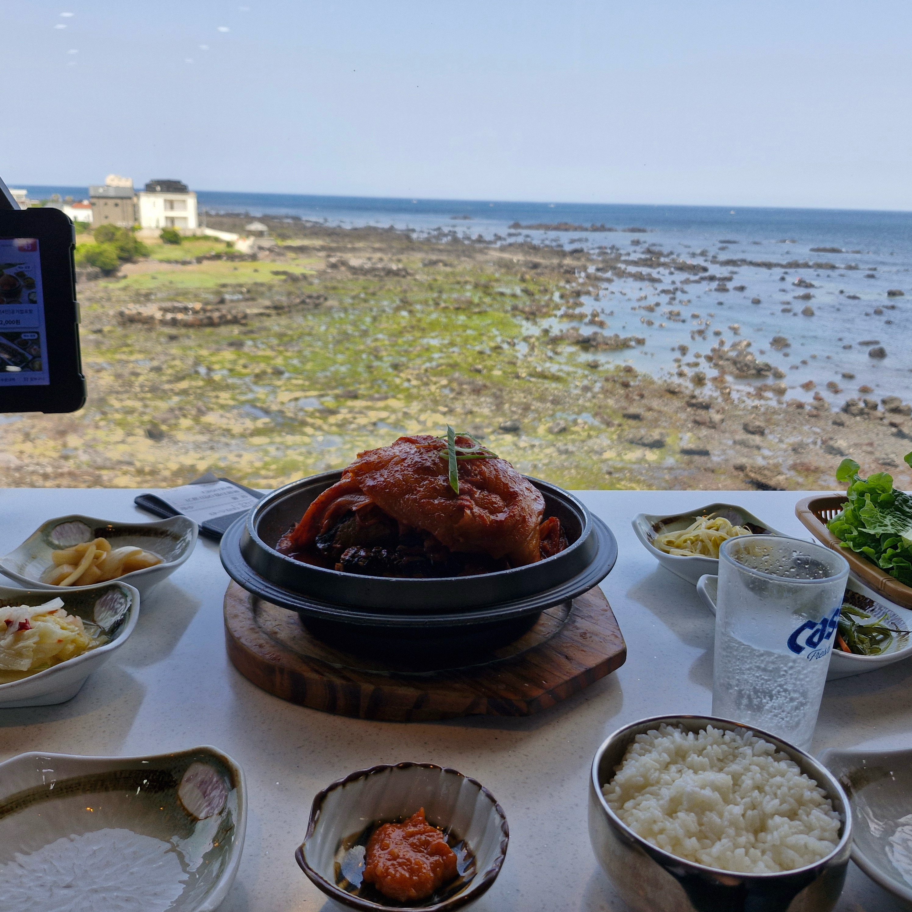 예약하고와서 바로들어올수있고 뷰도넘좋구 넘맛있게 먹고왔어요~ 다음에 또오고싶어지네요! - 제주 맛집 이춘옥원조고등어쌈밥 제주애월본점