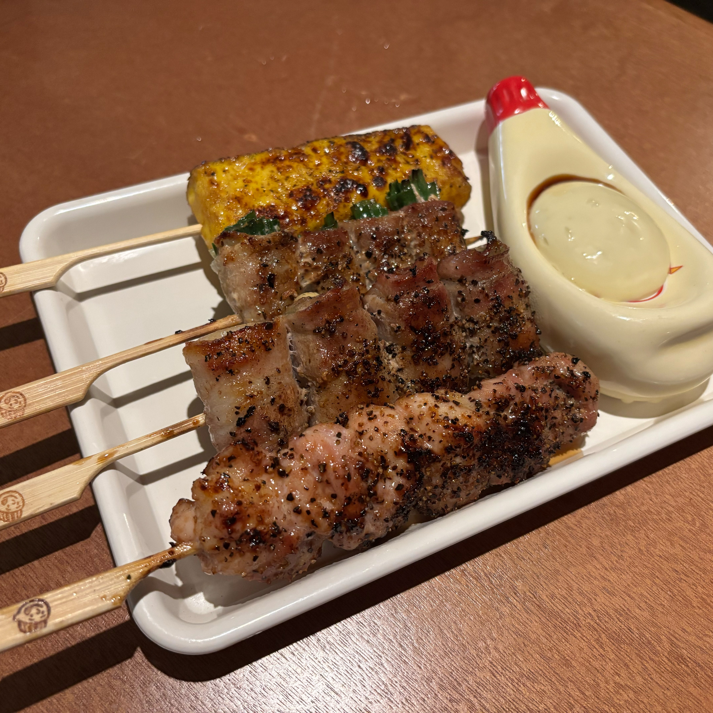 마요네즈 오랜만에 왔는데도 역시맛은 최고예요 ㅎㅎ 고기도 부드럽고!! 분위기도 편안하고 직