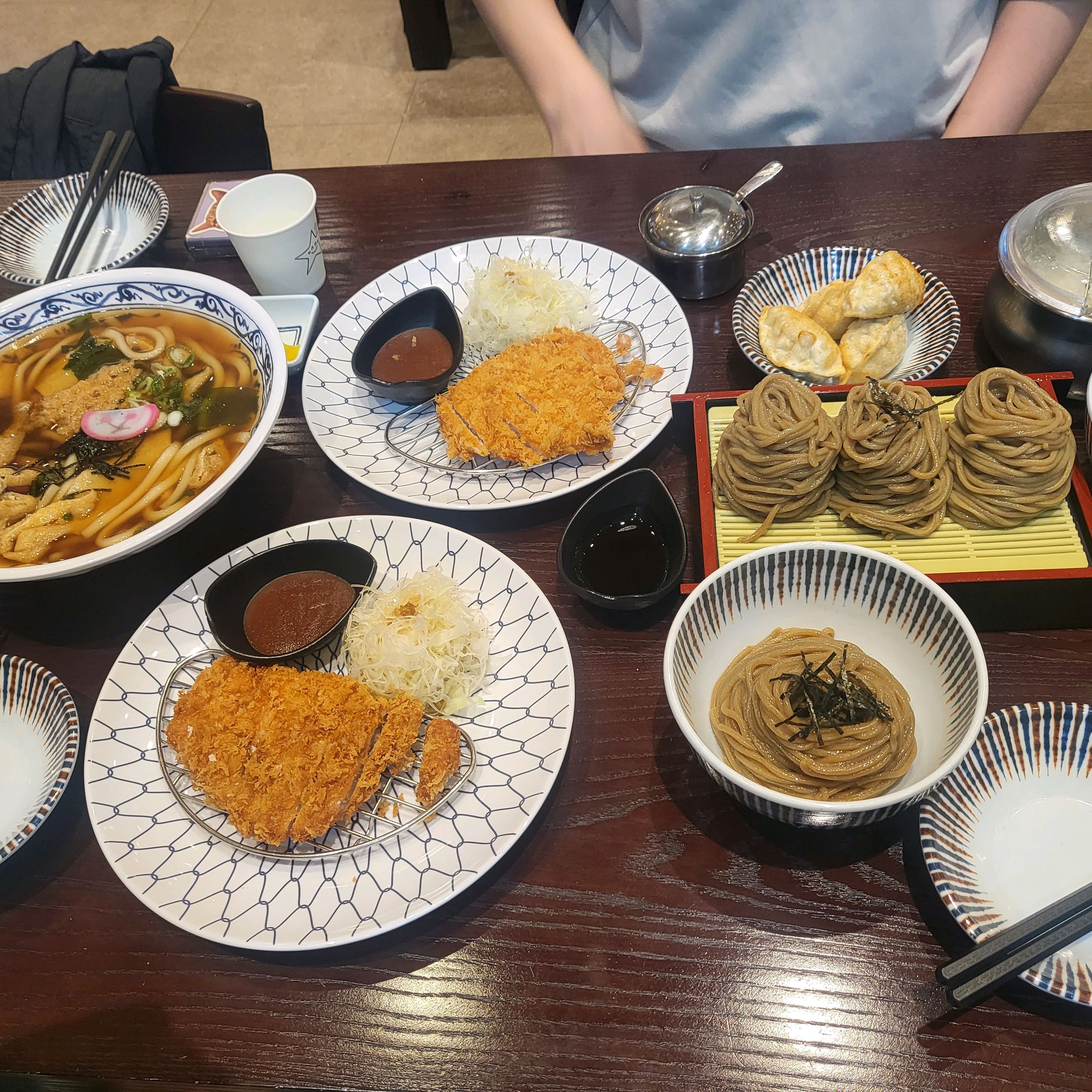 가족과 함께 여유롭게 외식할수있어서 좋았습니다♡ 육즙이 꽉찬 만두랑 보드랍고 탱탱한 우동,