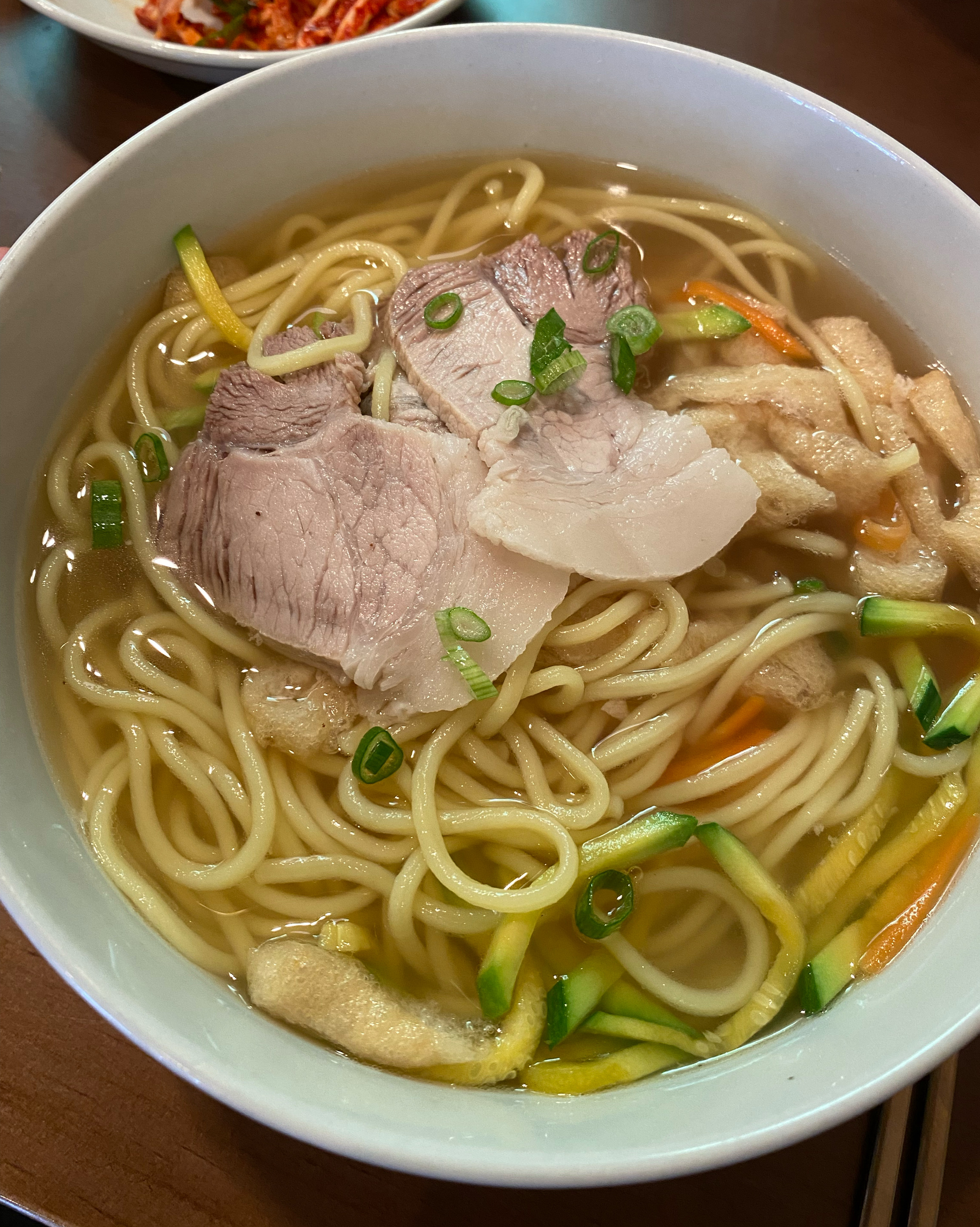 멸고국수1, 고기국수3개 시켰어요. 맛있어요👍🏻👍🏻👍🏻👍🏻 - 제주 맛집 장수국수 본점
