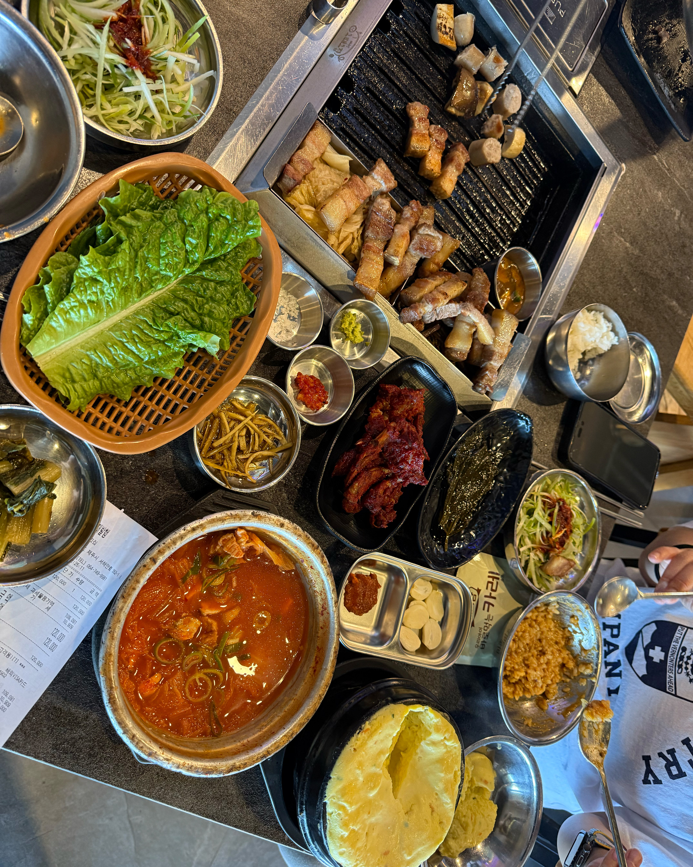 사장님 매우 친절하심 ㅎㅎ 고기 다 구워주시고 너무 맛있어요!! 공항 근처라 접근성도 좋네