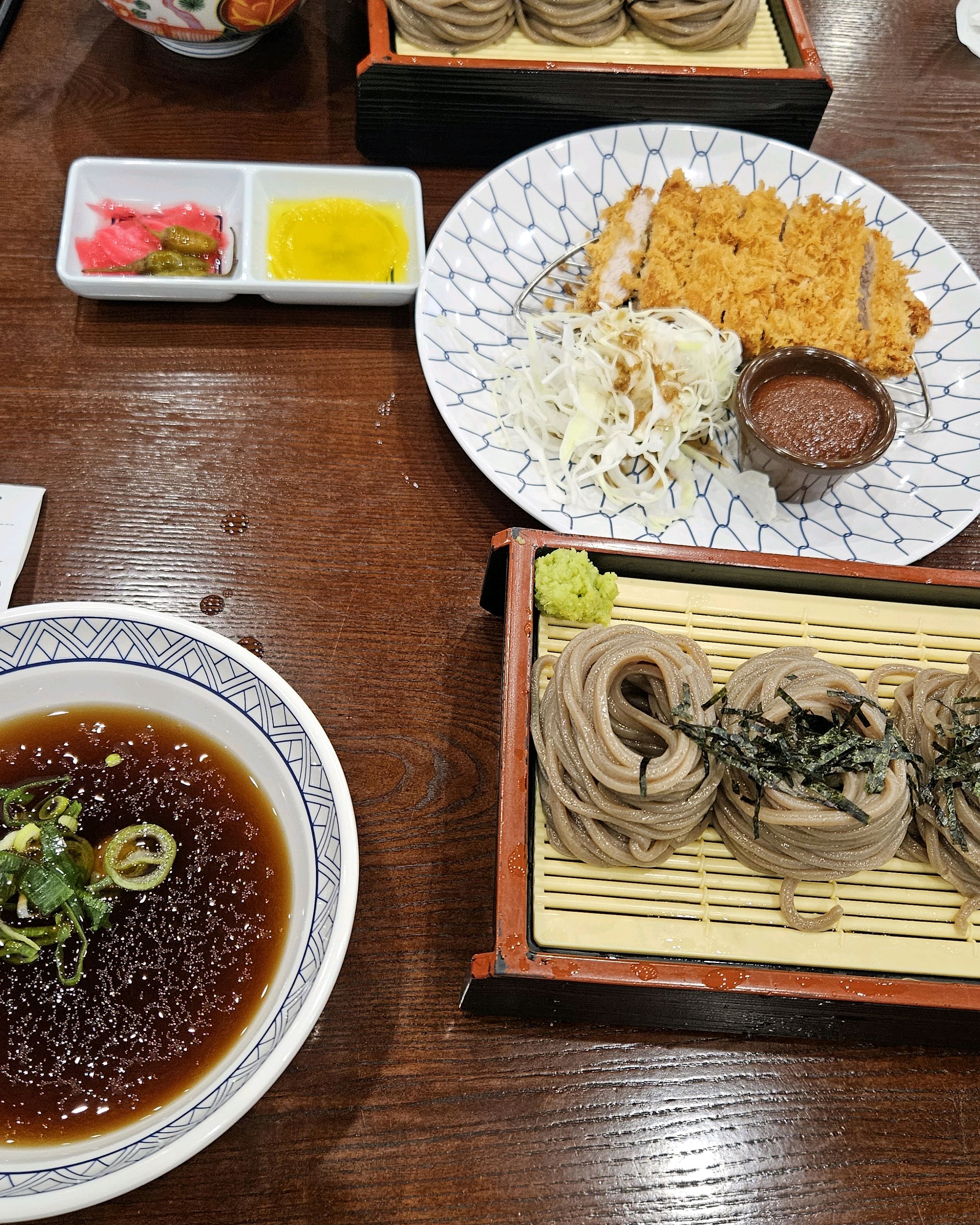 양도 많고 돈가스 맛나요 친구랑왔는데 담에 가족과 오고싶어요 가성비 좋은곳인듯요 - 영일대해수욕장 맛집 삼동소바 포항여남점