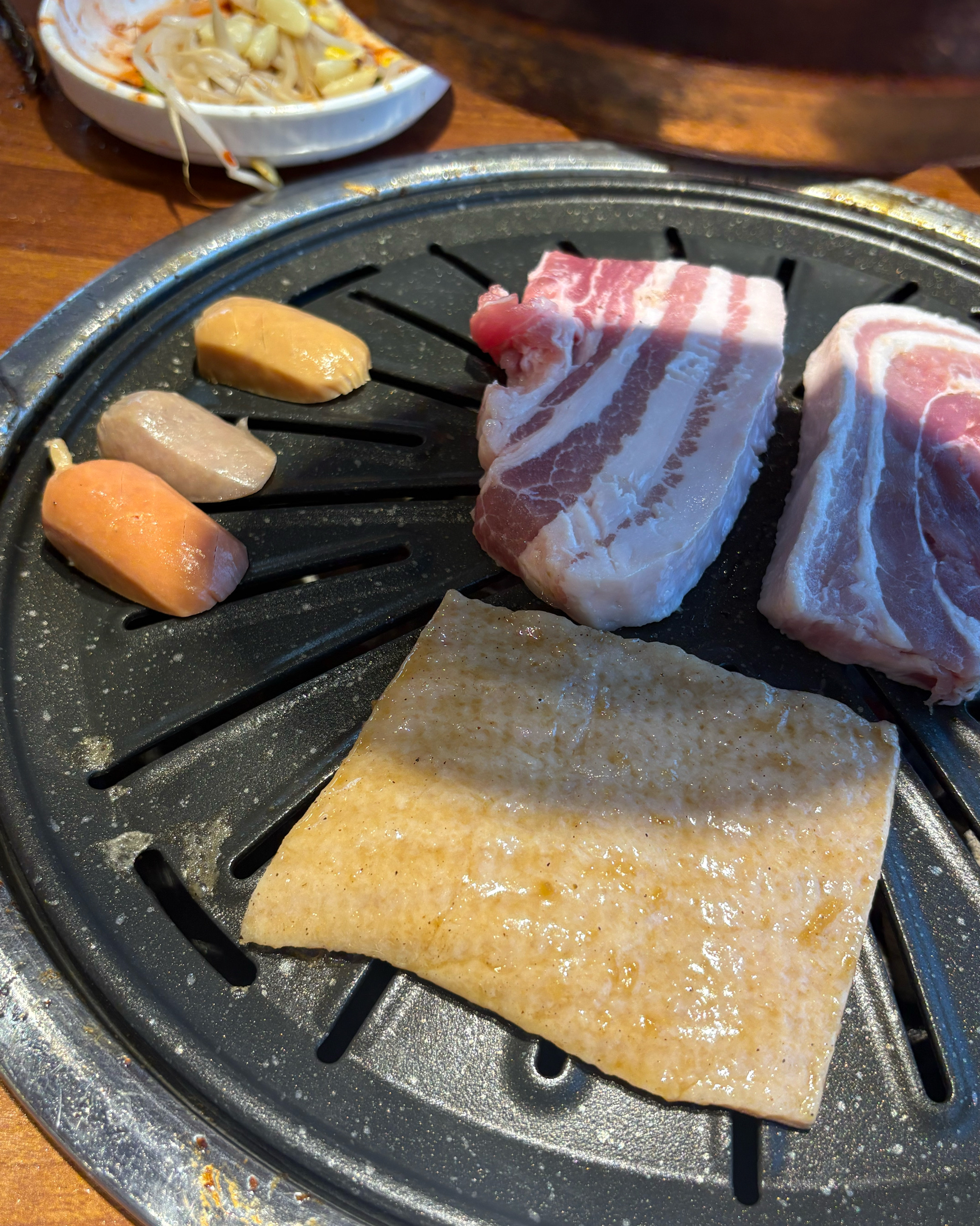 먹다가 찍어서 사진 상태는 말이 아니지만....진짜 고기 질이 너무 좋고 ㅁㄹ보다 맛도 좋