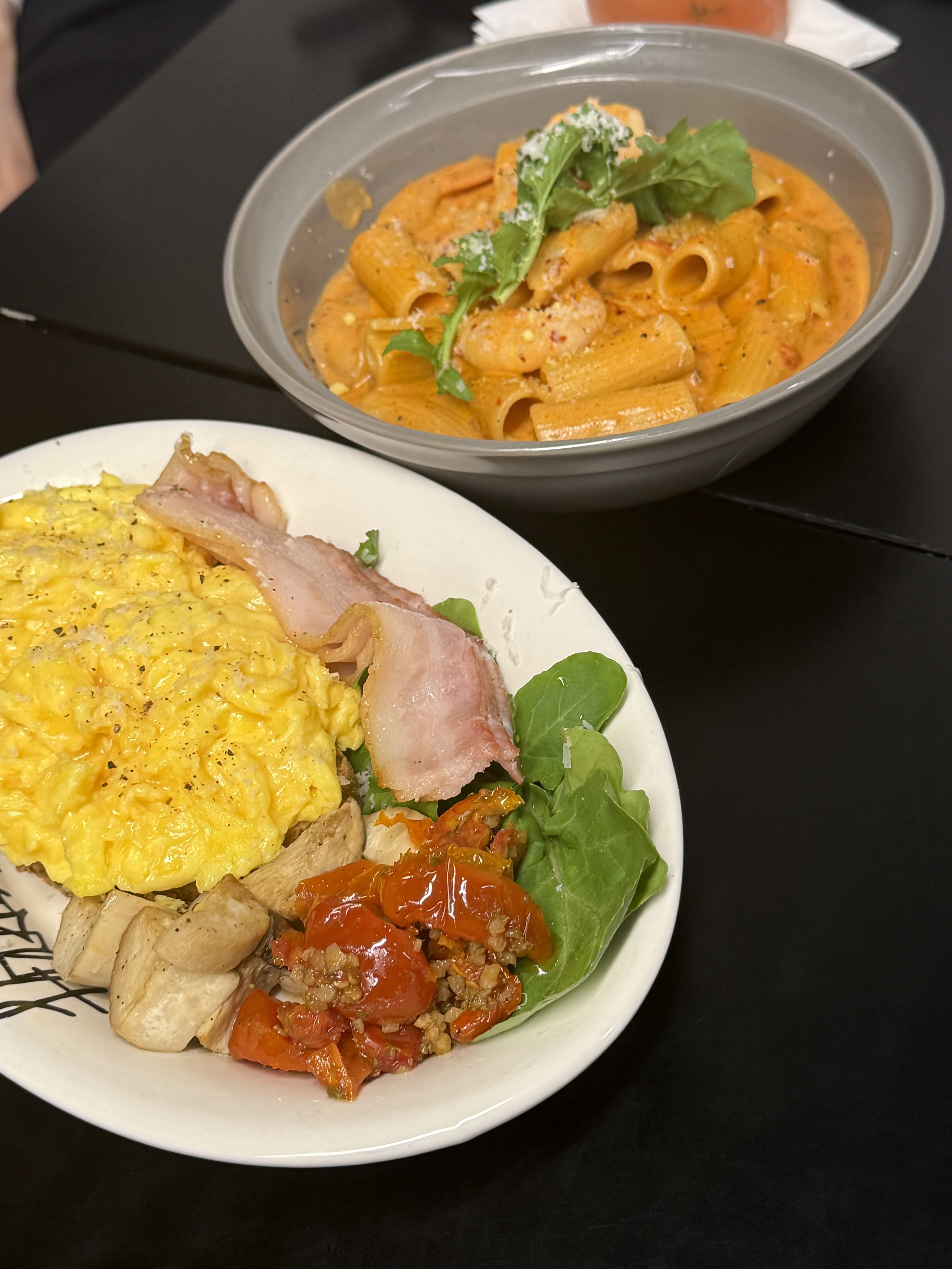 브런치 먹으러갔는데 너무 맛있어요 ❤️❤️ - 홍대 맛집 훌리건 커피
