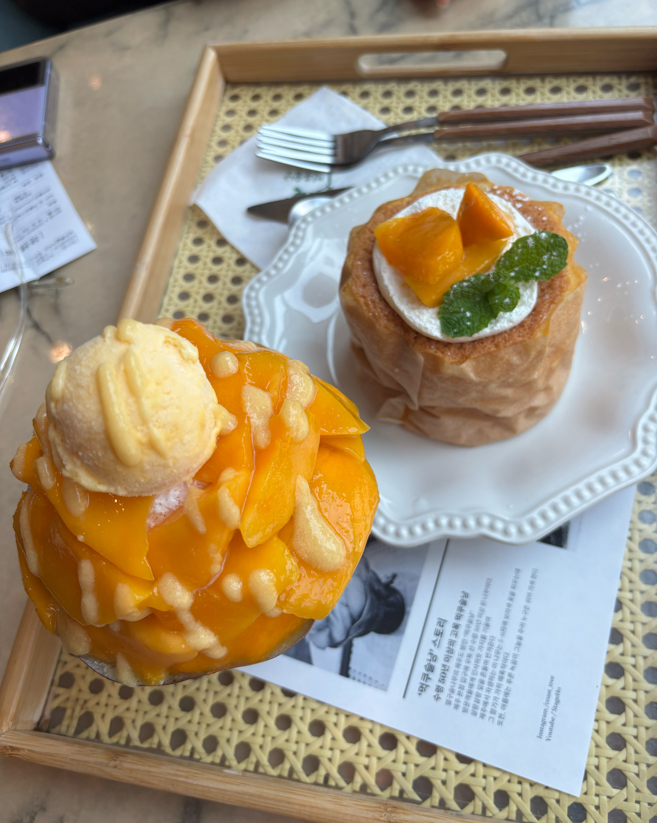 망고 자체가 하나도 안시고 엄청 달고 맛있어요 - 제주 맛집 먹쿠슬낭카페