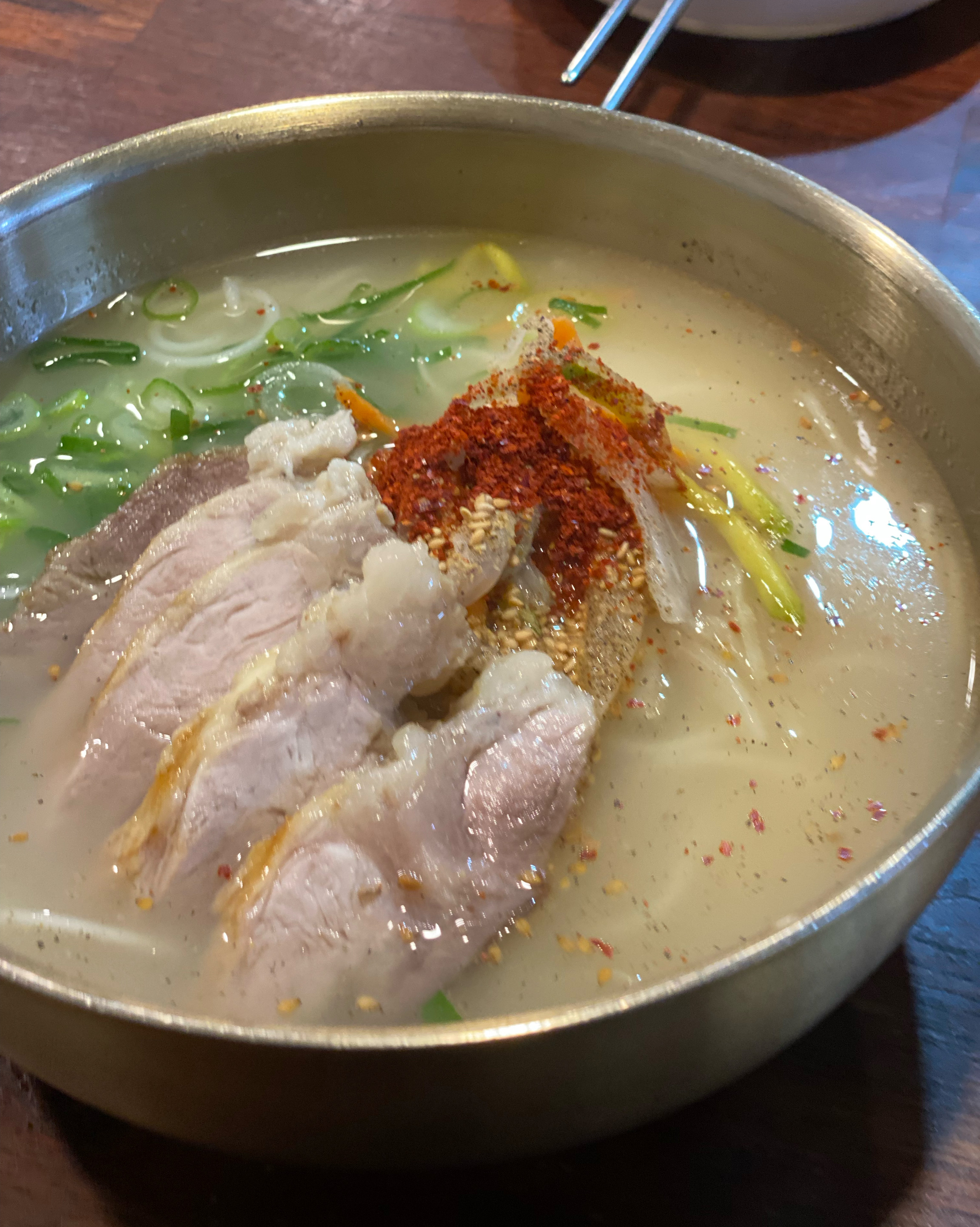 와 진짜 제주도 자주 왔었는데 고기국수는 여기가 최고예요 첫맛부터 진짜 너무 맛있음. 다시