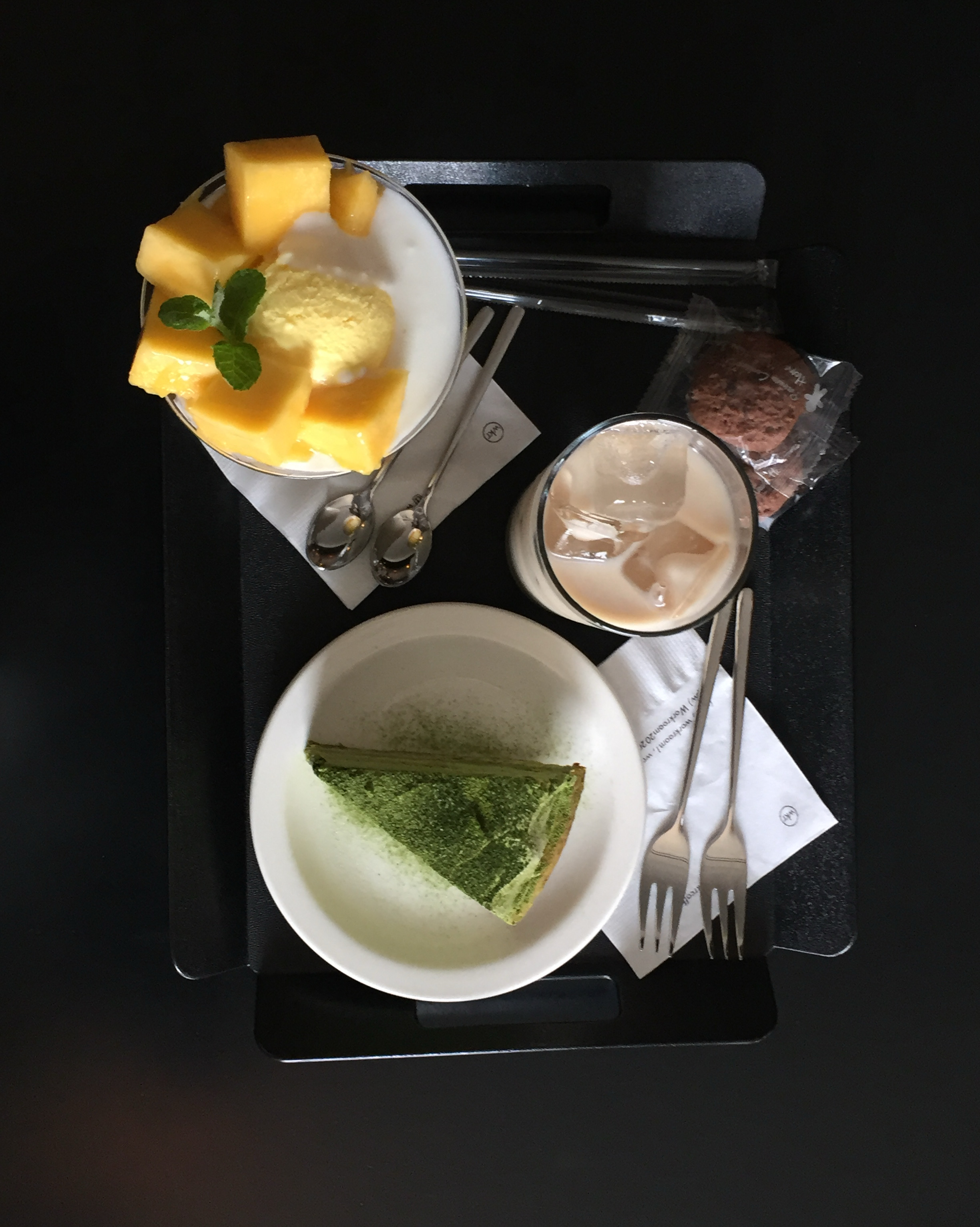 밀크티도 맛잇고 망고도 달달하고 맛있어요 !!! - 대전 맛집 워크룸커피