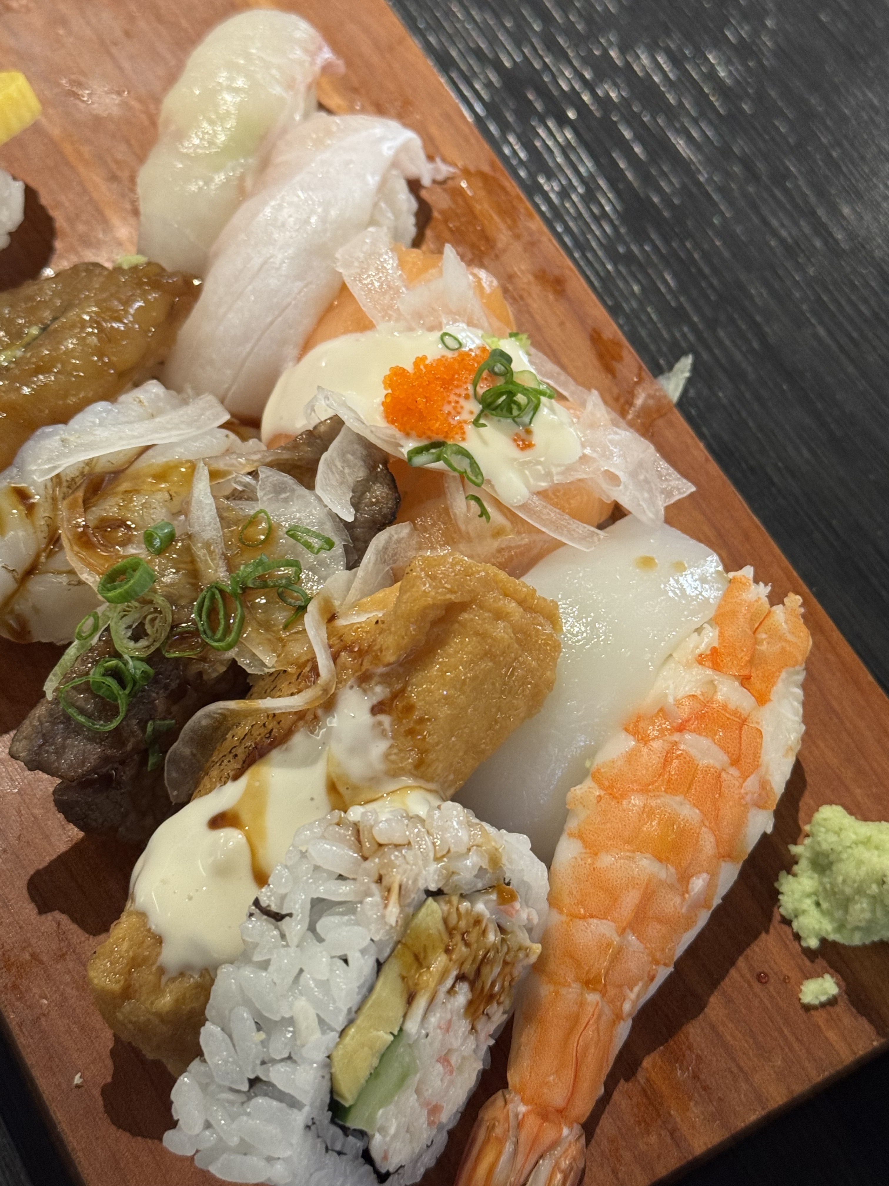 결혼기념일 겸 맛있는 초밥 먹고싶어서 찾아왔는데 분위기도 좋고 초밥도 알밥도 너무 맛있어요