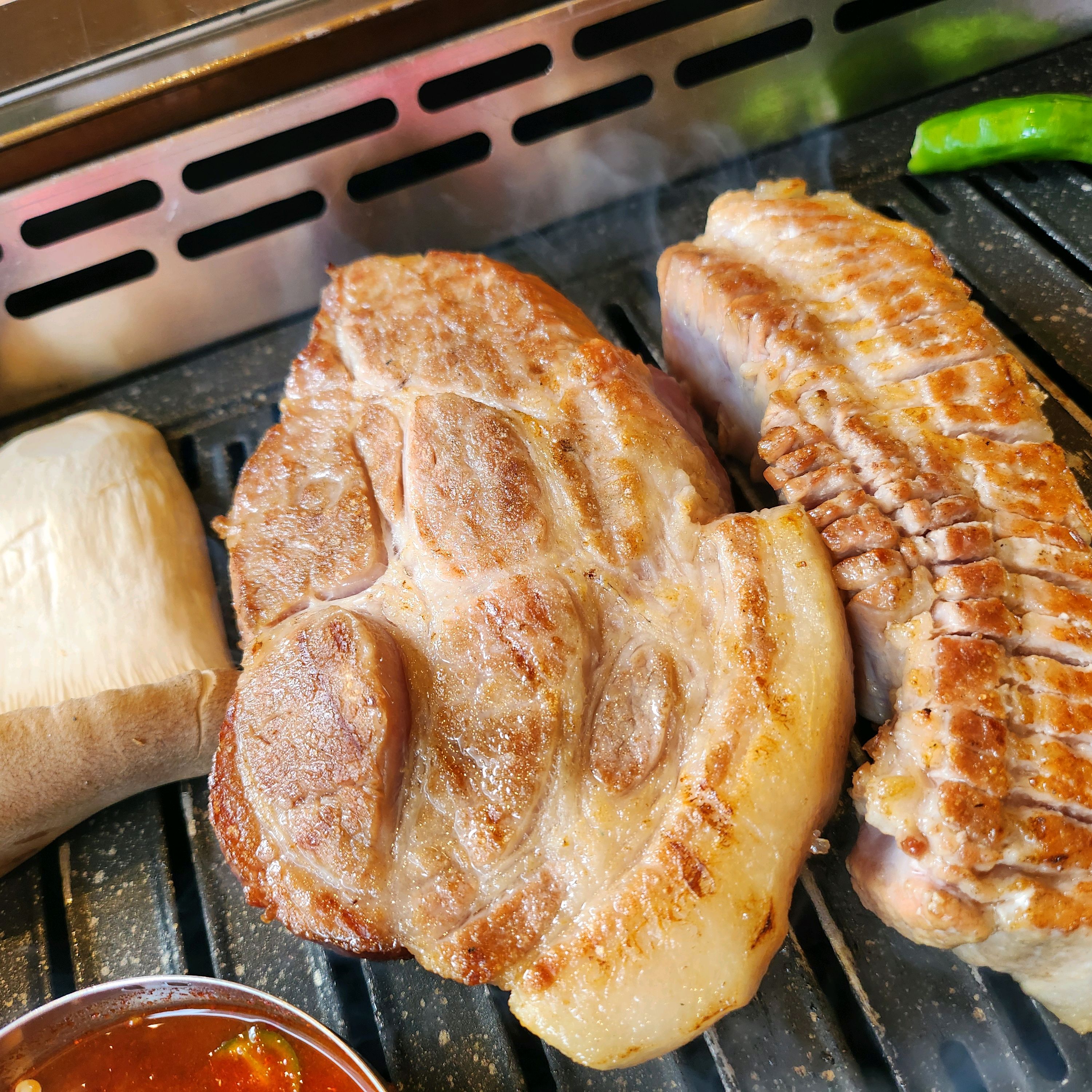 아이가 여행중 검색해서 픽한 맛집~ - 제주 맛집 화수목보리짚불구이 연동점