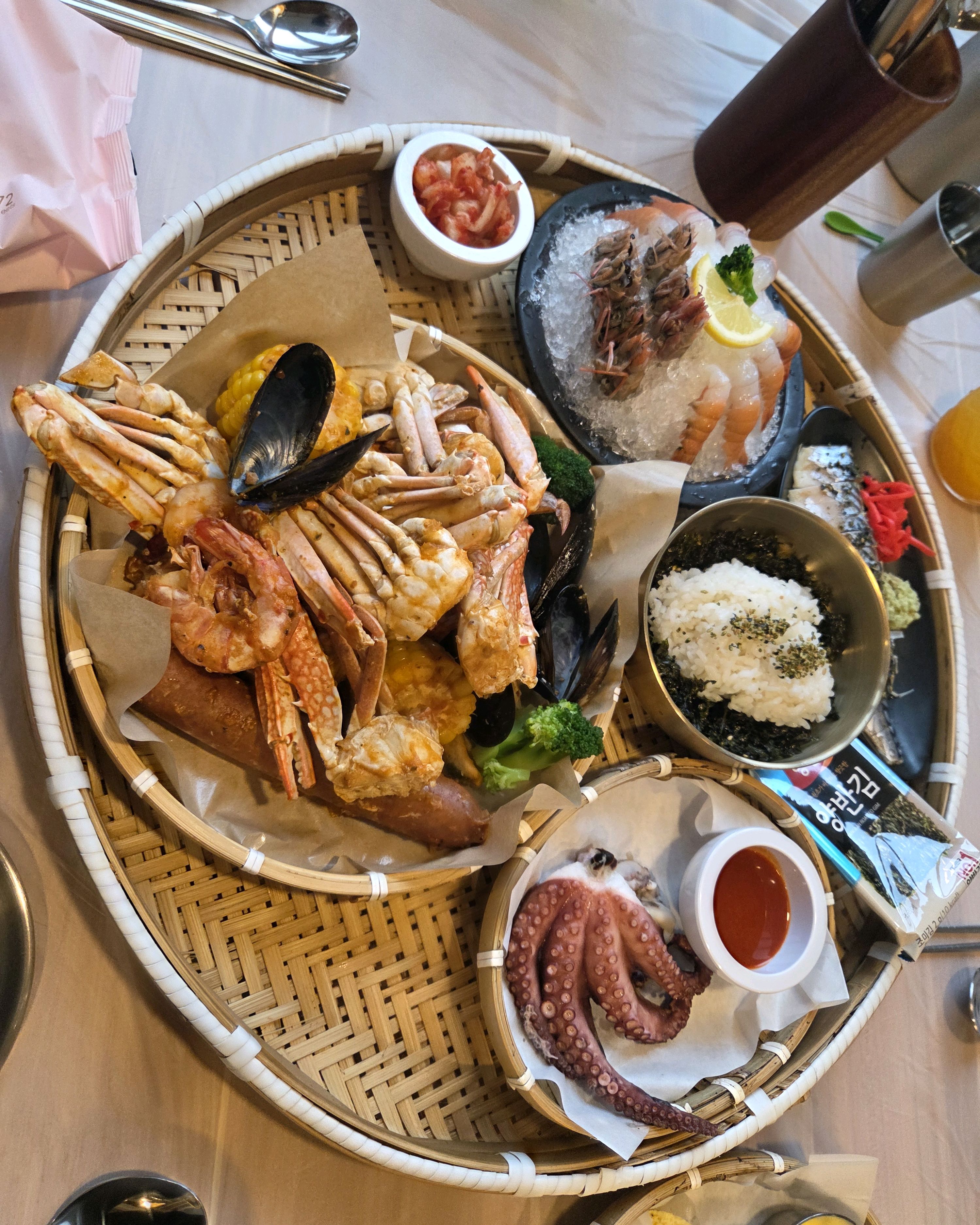 조용하고 음식이 금방 나와서 좋아요 - 제주 맛집 더비치크랩 제주협재점