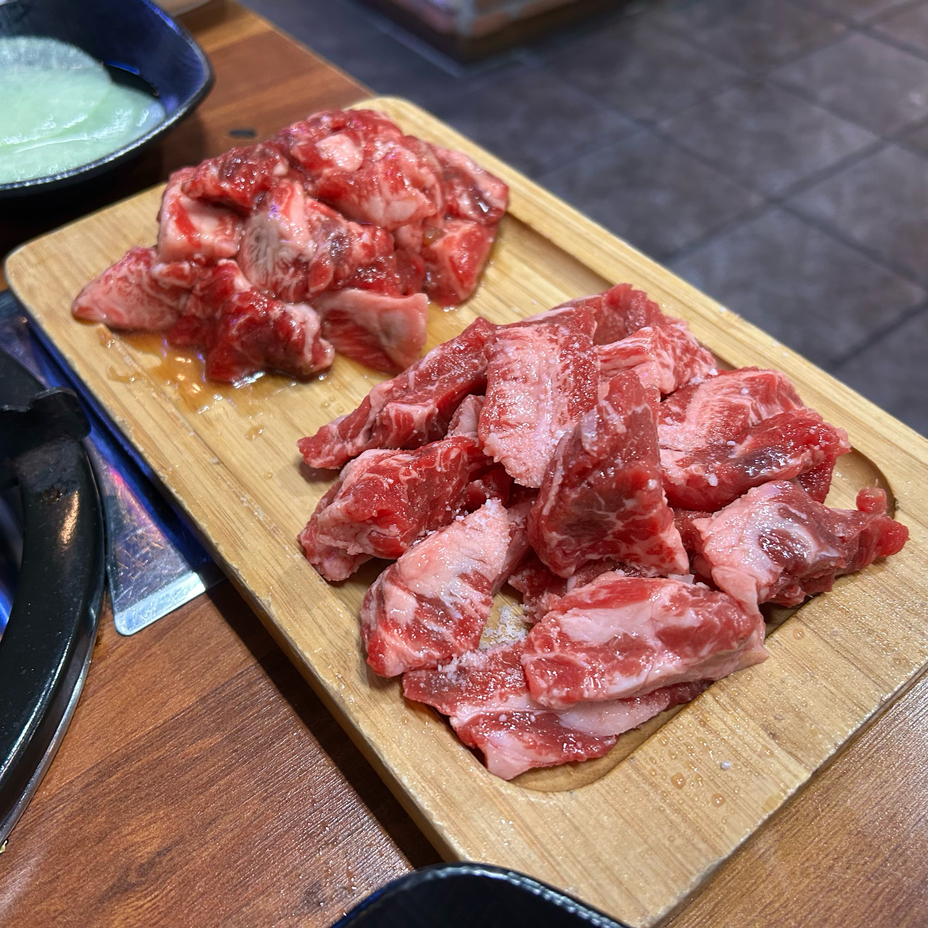 가성비 좋고 고기가 너무 맛있어요! 밑반찬도 푸짐하고 시레기국, 계란찜, 초밥밥 등 같이
