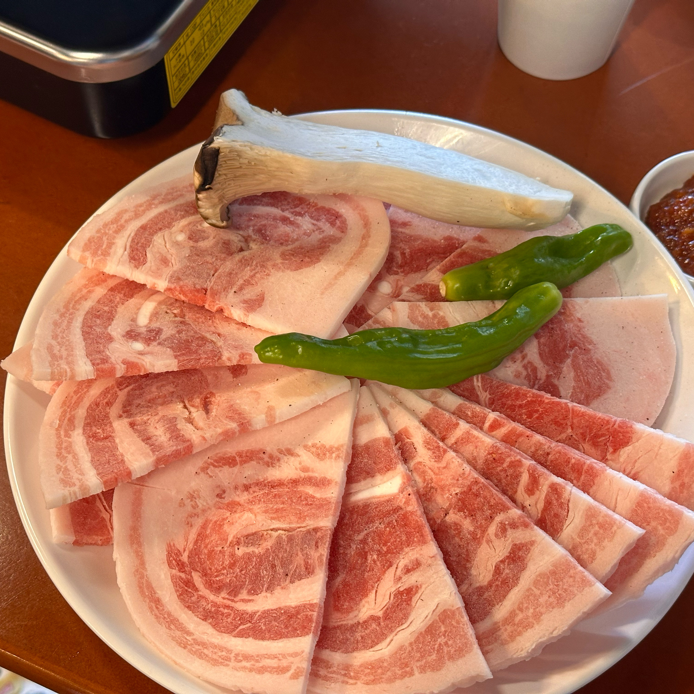 야장 분위기 너무 좋고 레트로 감성도 좋고 고기 맛도 좋았어요 - 대전 맛집 행운 대전 월평