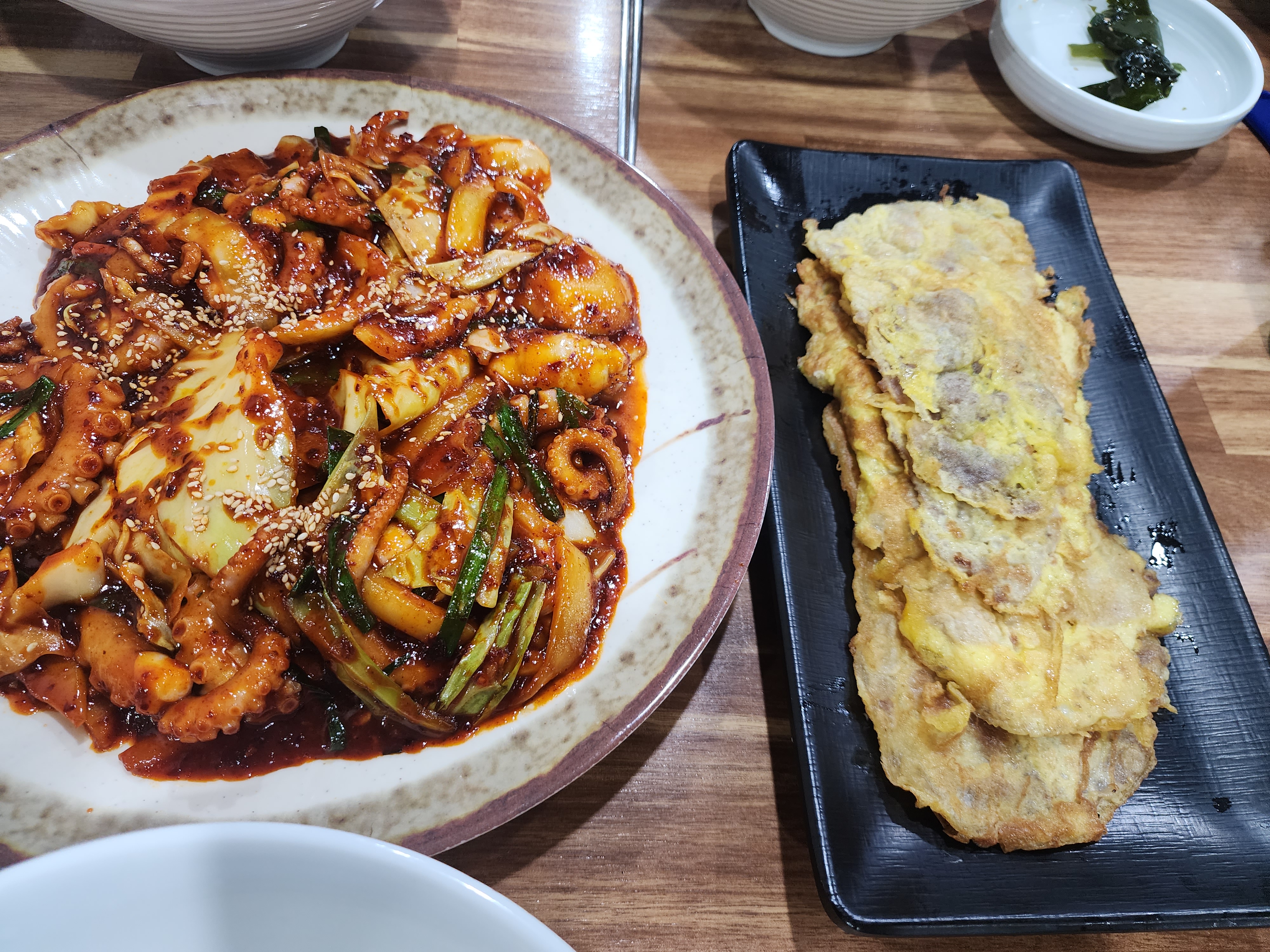 낙지 침 고이는 비쥬얼 답게 손님들 많으셨어요 - 대전 맛집 착한낙지 홍도점
