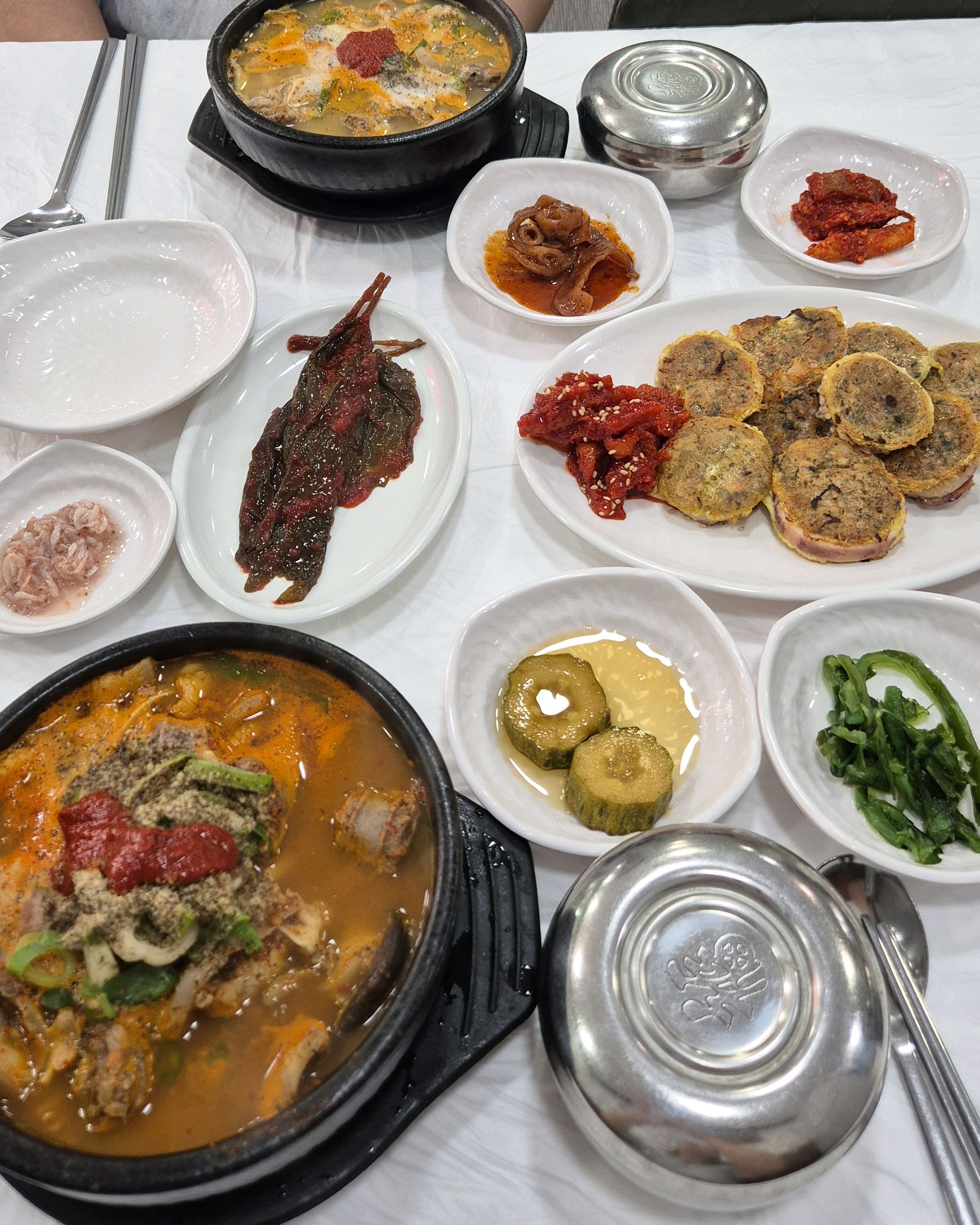 고사리는 여기만 있는거 같던데 오징어순대도 따뜻하게 갓 바로나와서 맛있게먹구 왔어요 다만