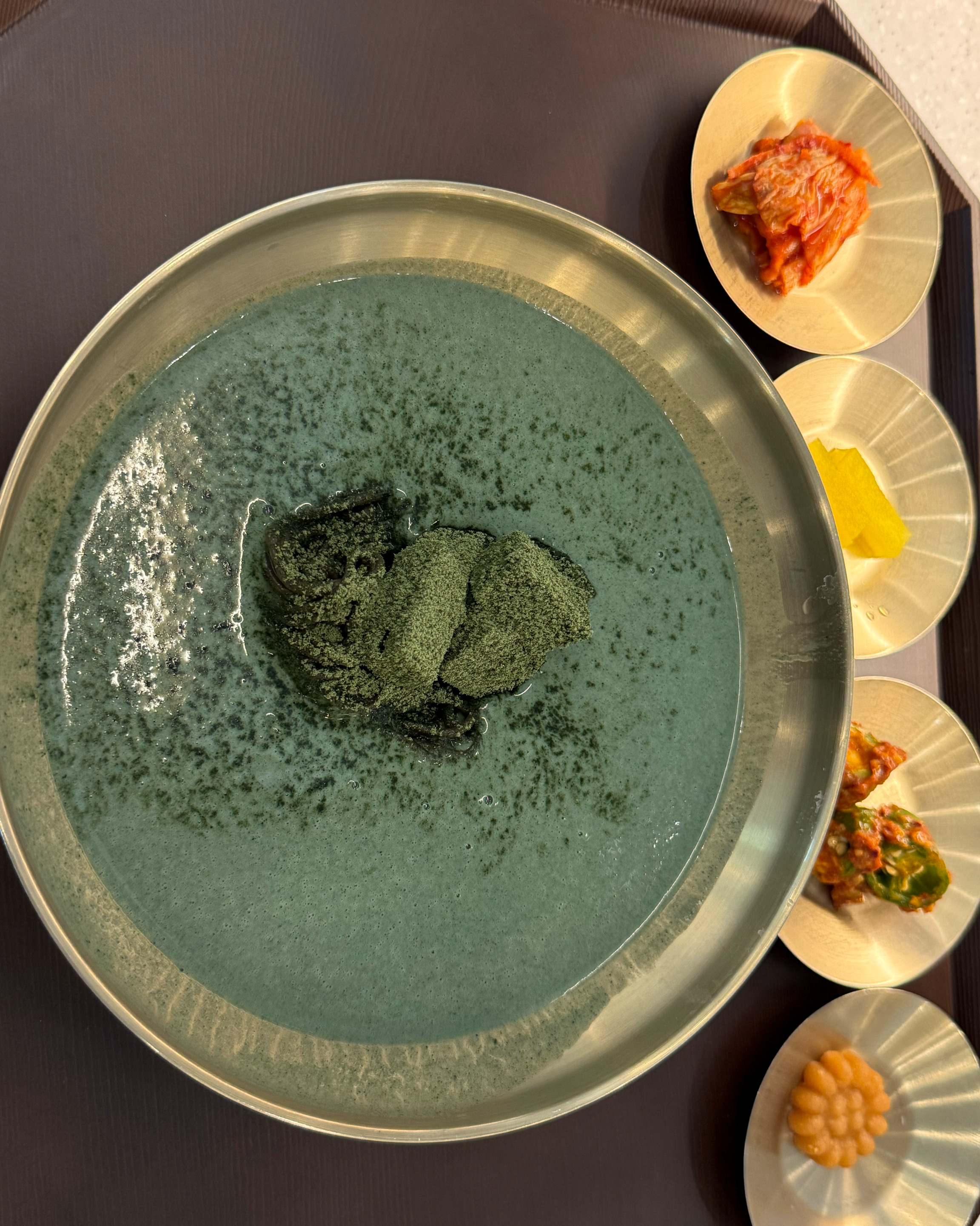 혼밥하려구 찾다가 요새 쑥에 꽂혀있는데 특별한 메뉴가 있어서 바로찾아갔어요 왠걸…제대로 쑥