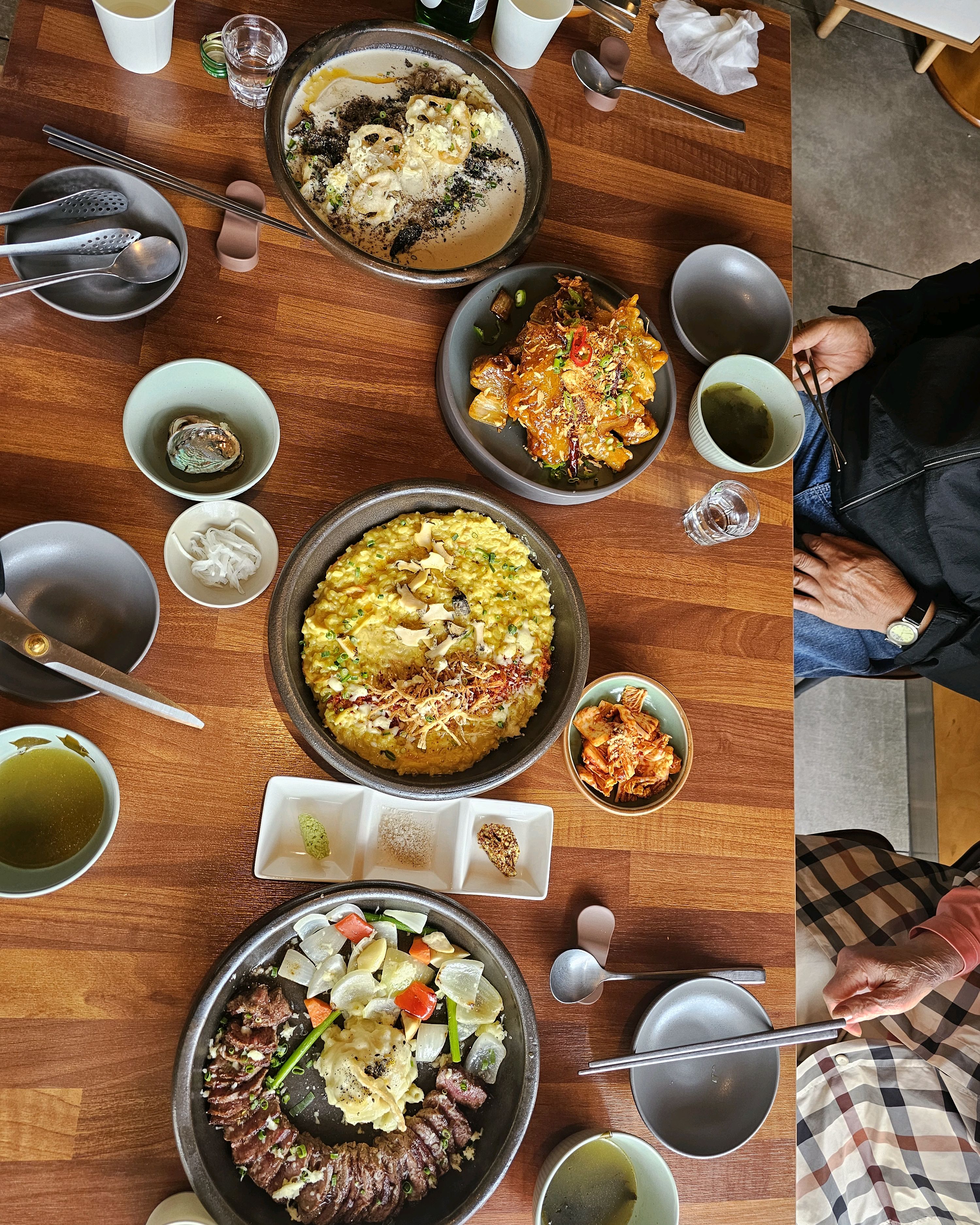 엄마 생신이라 예약했는데 맛있고 양도 많아서 부모님이 엄청 좋아하셨어요 - 대전 맛집 일이이사