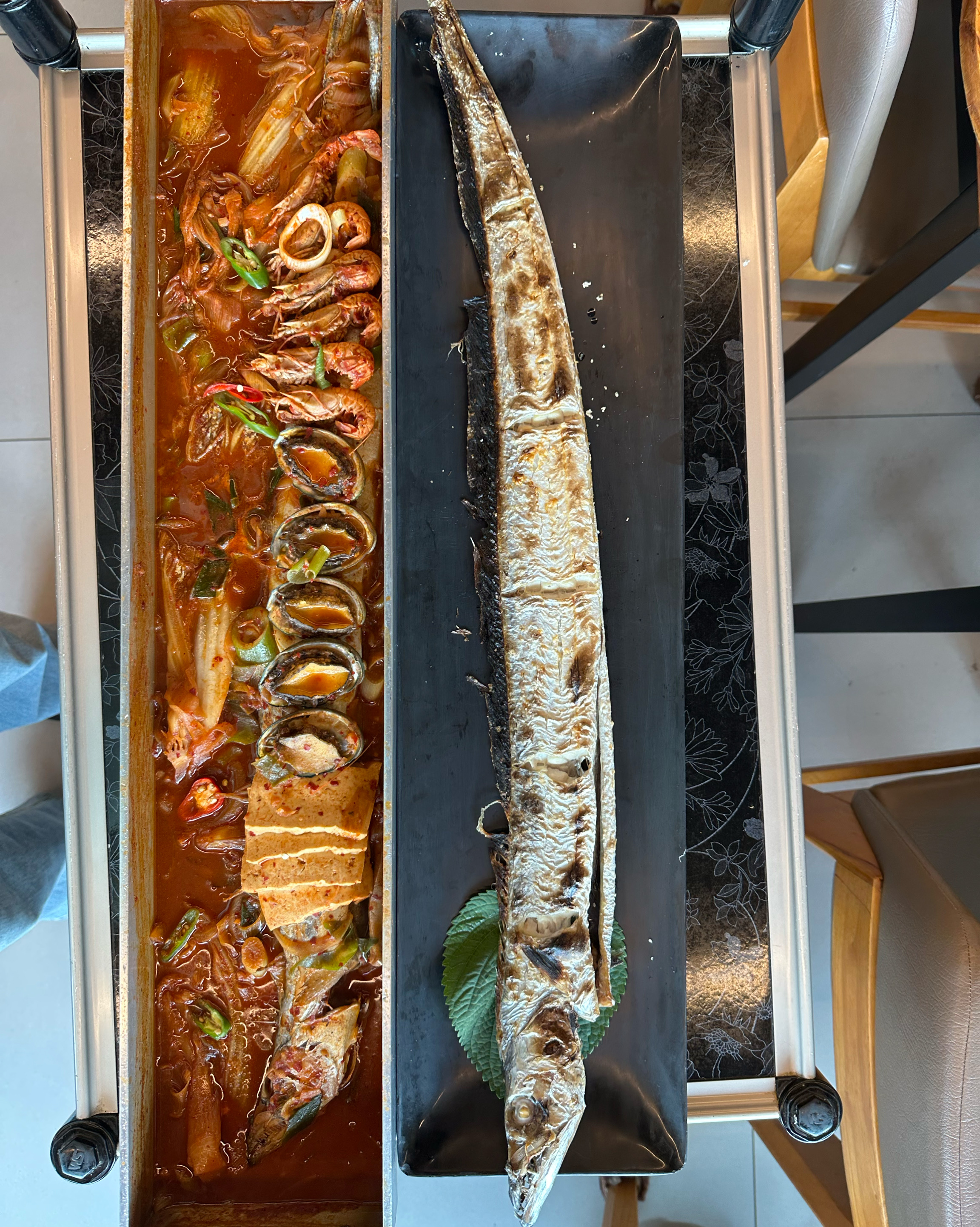 리뷰보고 찾은곳! 양도 많고 단백하니 넘 맛나네요~ 튀김도 오징어가 싱싱 씹히는 맛이 최고