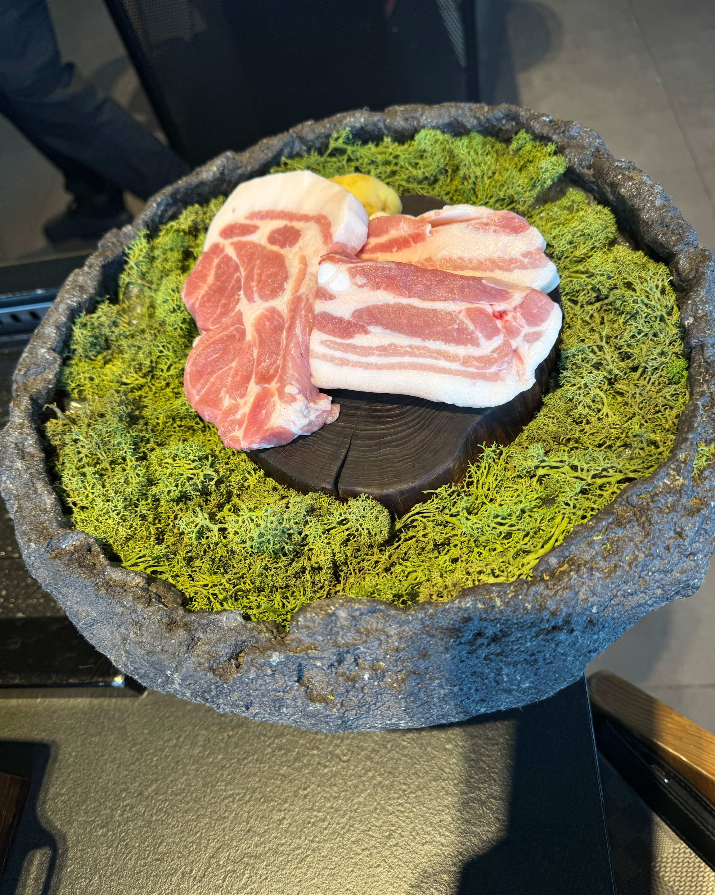 처음 방문했는데 제주도에서 먹어본 고기중에 제일 맛있었습니다. 매장 인테리어도 멋지고 음식