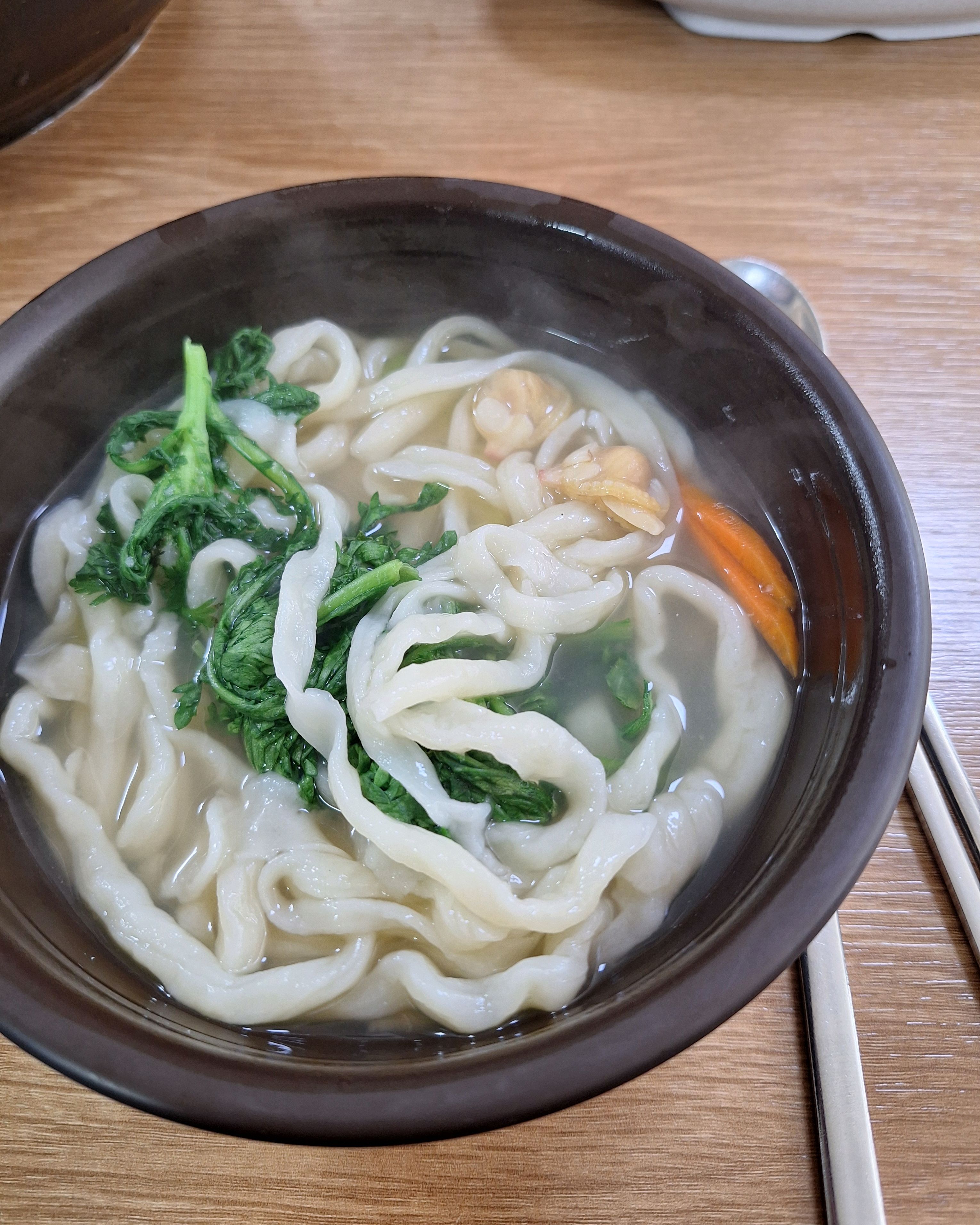 쫄깃한 면과 시원한 국물이 좋아요!! - 대전 맛집 신선 칼국수