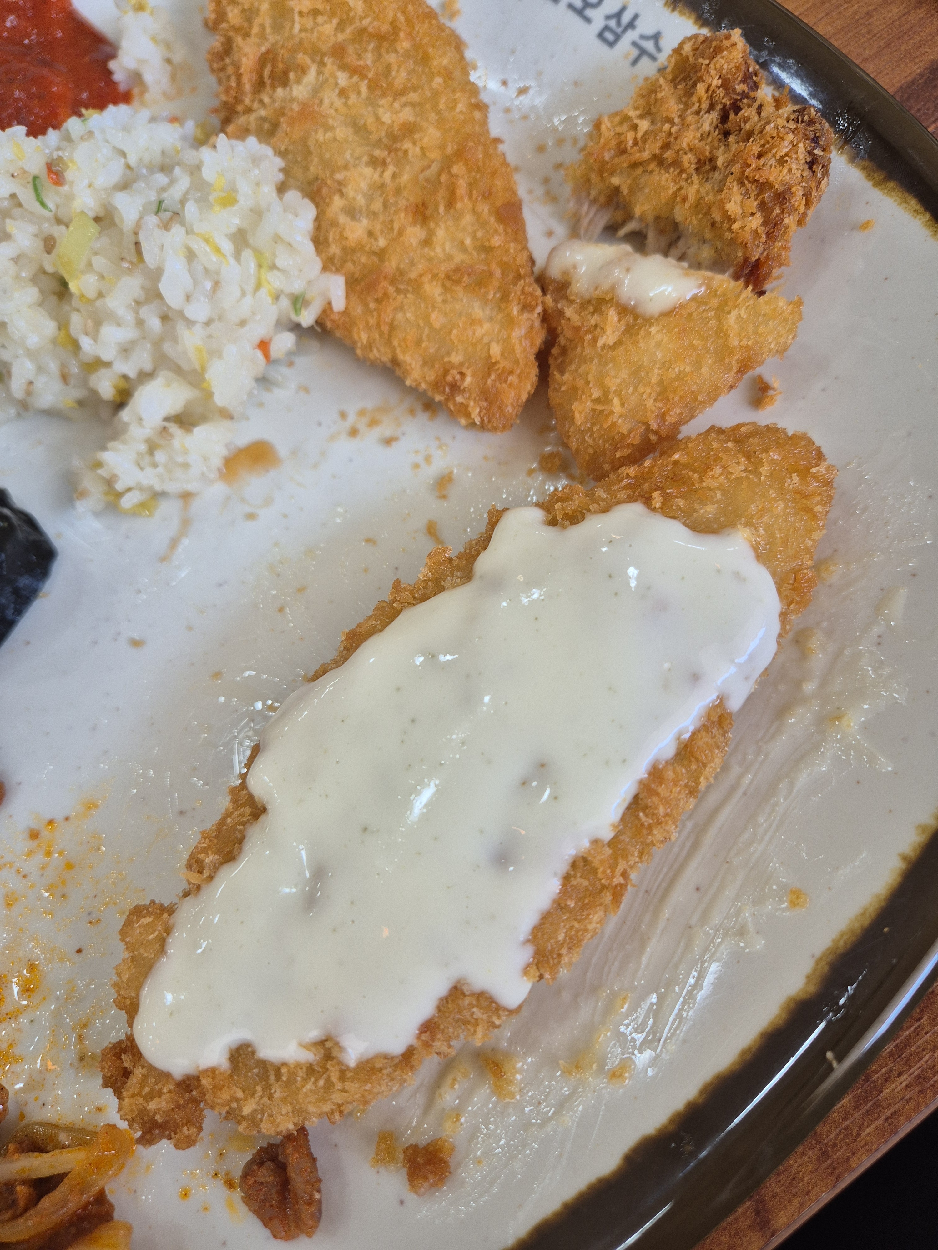먹다가 너무 맛있어서 급하게 찍었어요 - 대전 맛집 일오삼수제돈까스