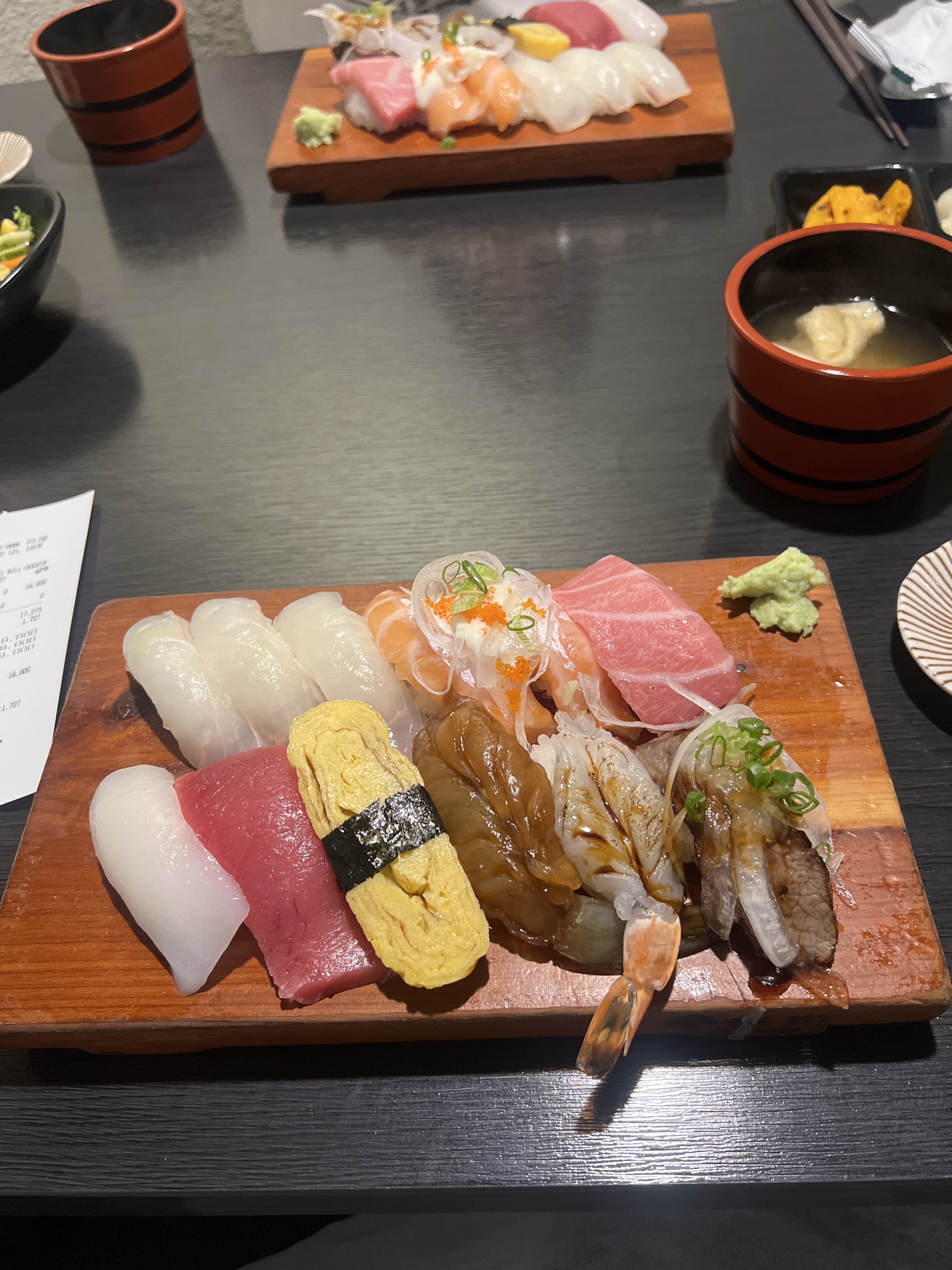 직원분이 너무 친절하셔서 들어오자마자 너무 기분이 좋았습니당~ 초밥도 너무 신선하고 맛있어