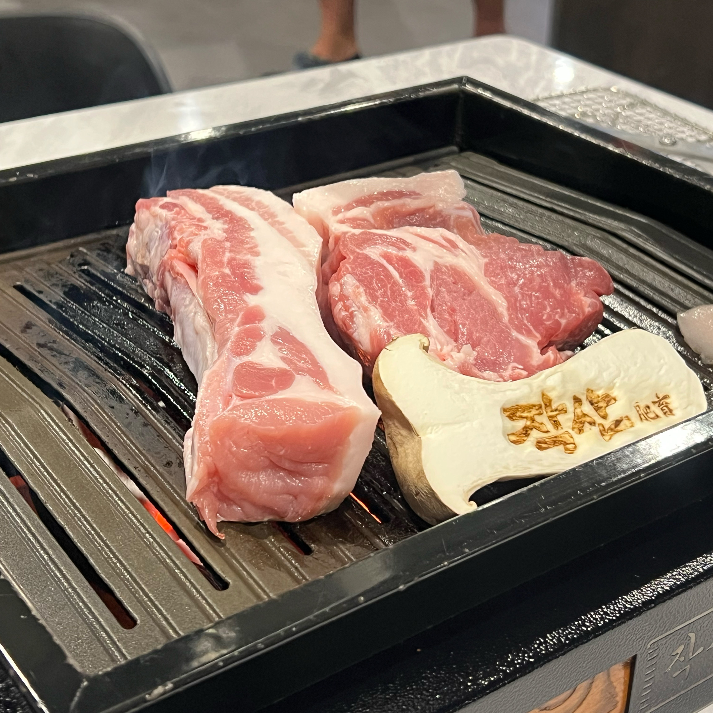 사장님도 친절하시고 고기 비주얼도 굿….👍👍👍 - 제주 맛집 작산 애월흑돼지