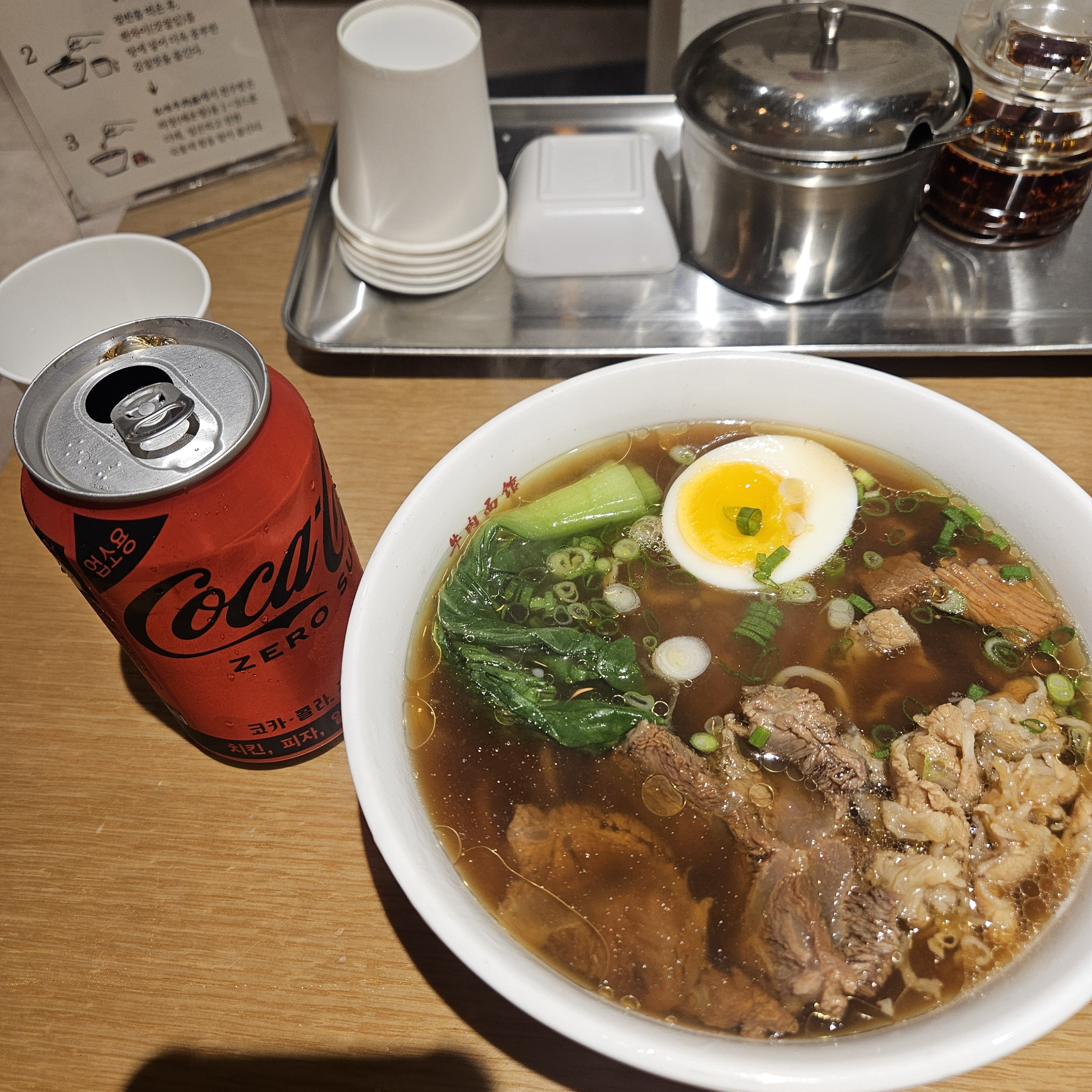 국물이 진하고 면이 쫀득하고 맛있어요:)! 1인 테이블이 있어 혼자가도 전혀 무리없는 맛집