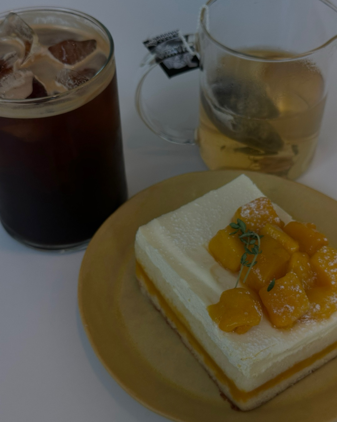 남자친구랑 대전 놀러왔는데 엄청 덥길래 찾은 카페인데 망고케이크 미친 존맛이에요…🥹 케이크