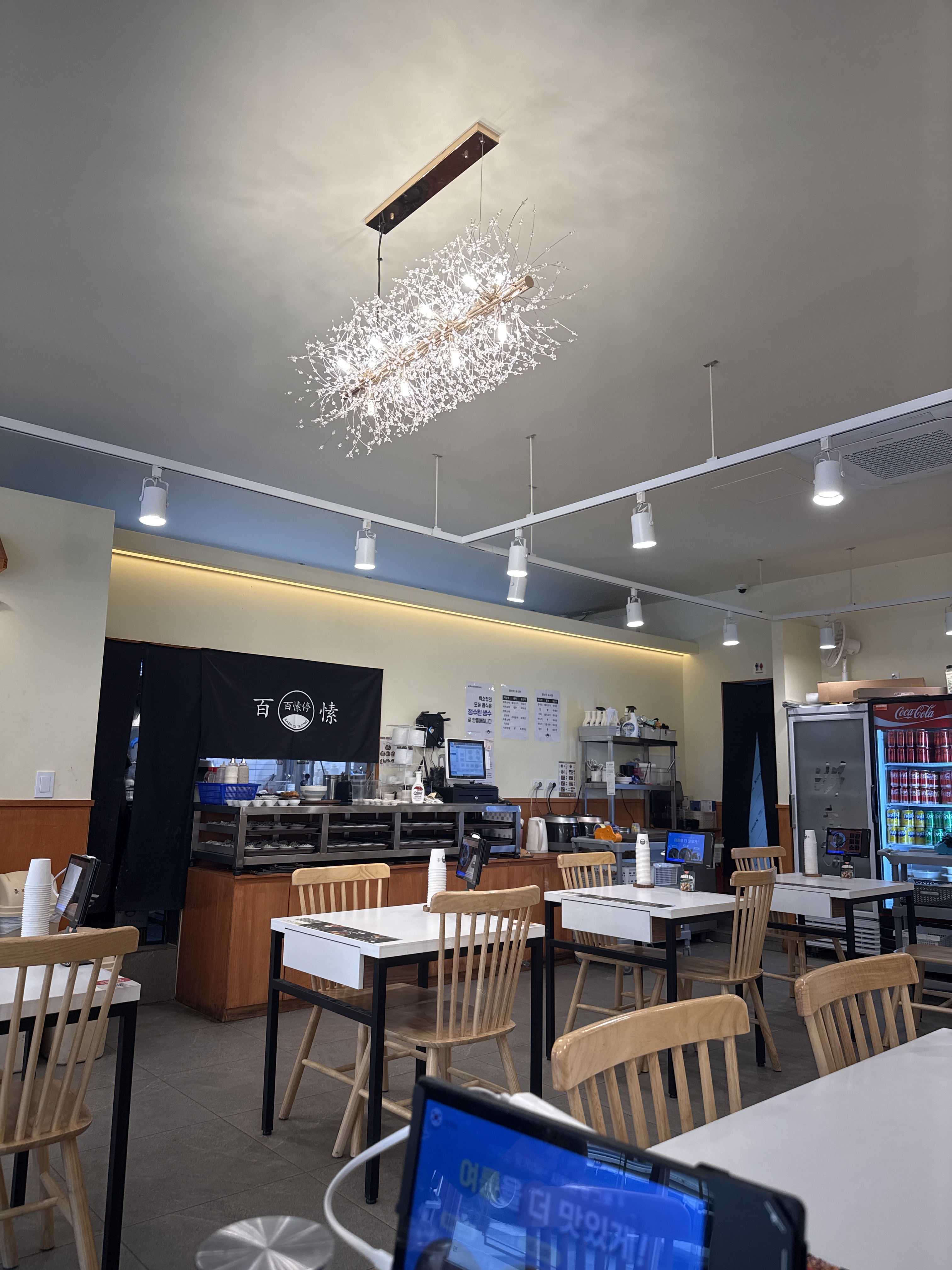 친구랑 여행와서 먹었는데 직원분도 친절하시고 - 제주 맛집 백소정 신제주연동점