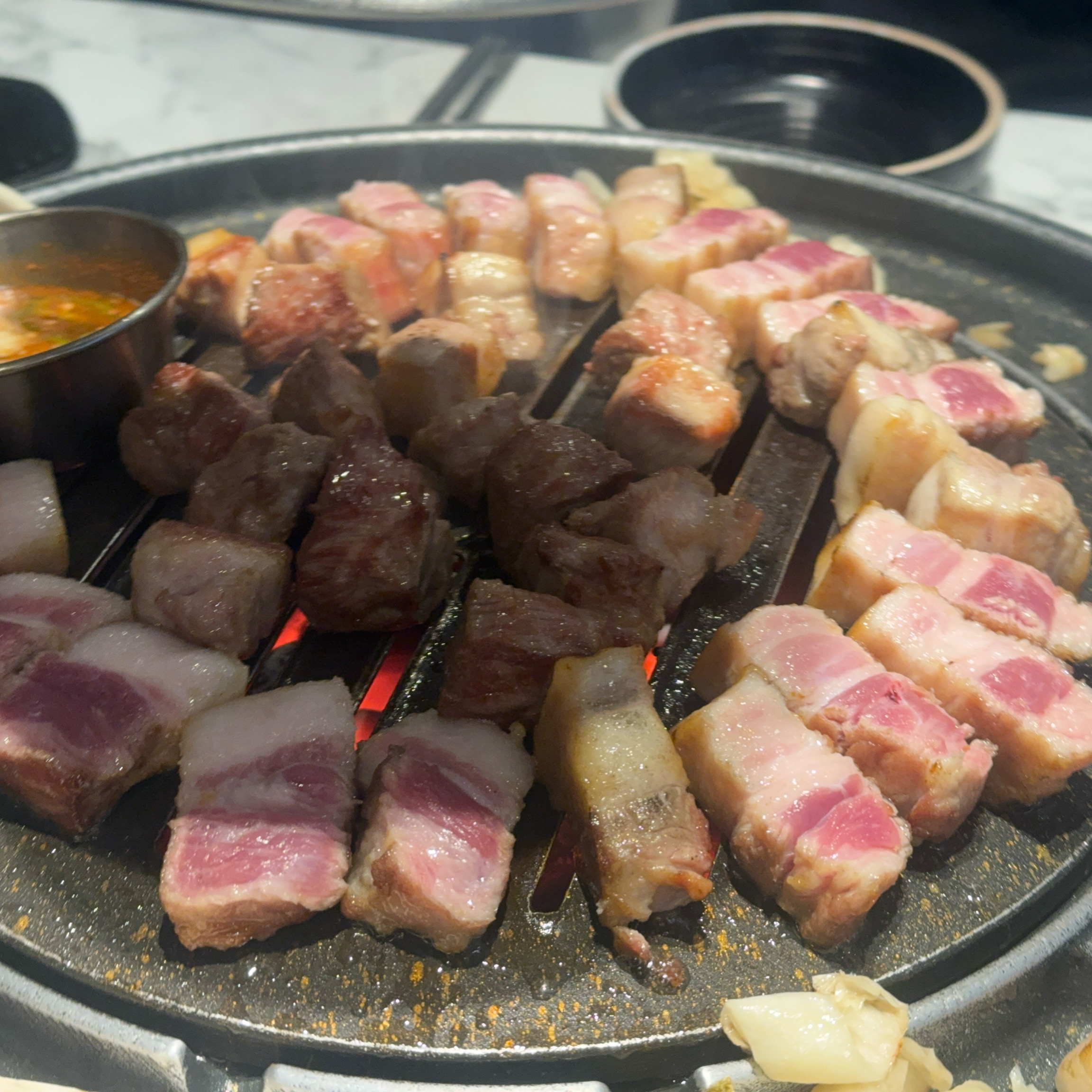 실패없는 방문 숙성도 흑돼지 진짜 맛잇어요~ 으리으리 해서 어떤 모임으로 가도 만족스럽습니